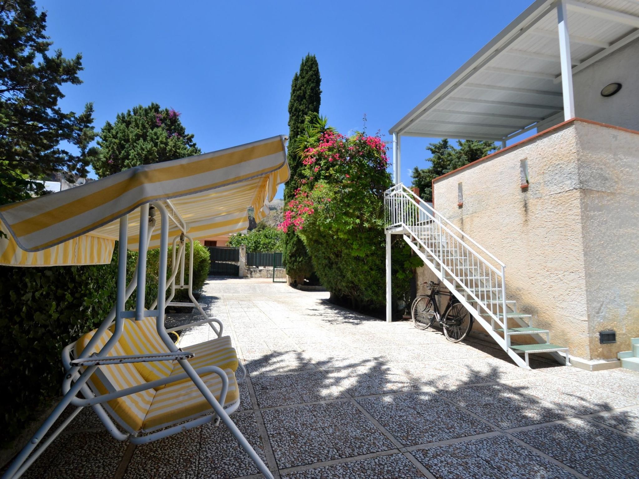 Haus in Sporting Village mit überdachtem Parkplatz