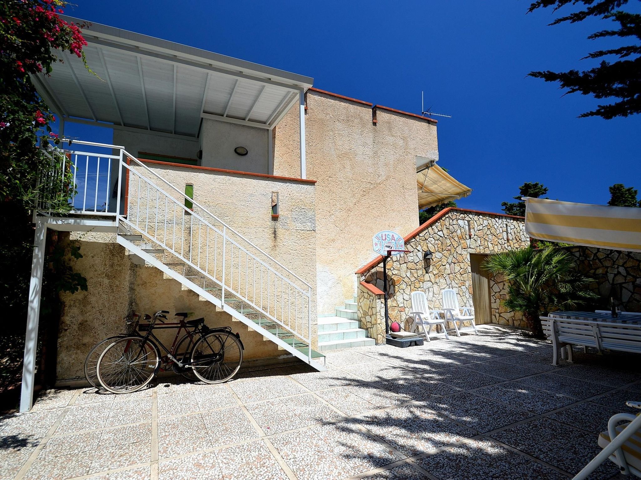 Haus in Sporting Village mit überdachtem Parkplatz