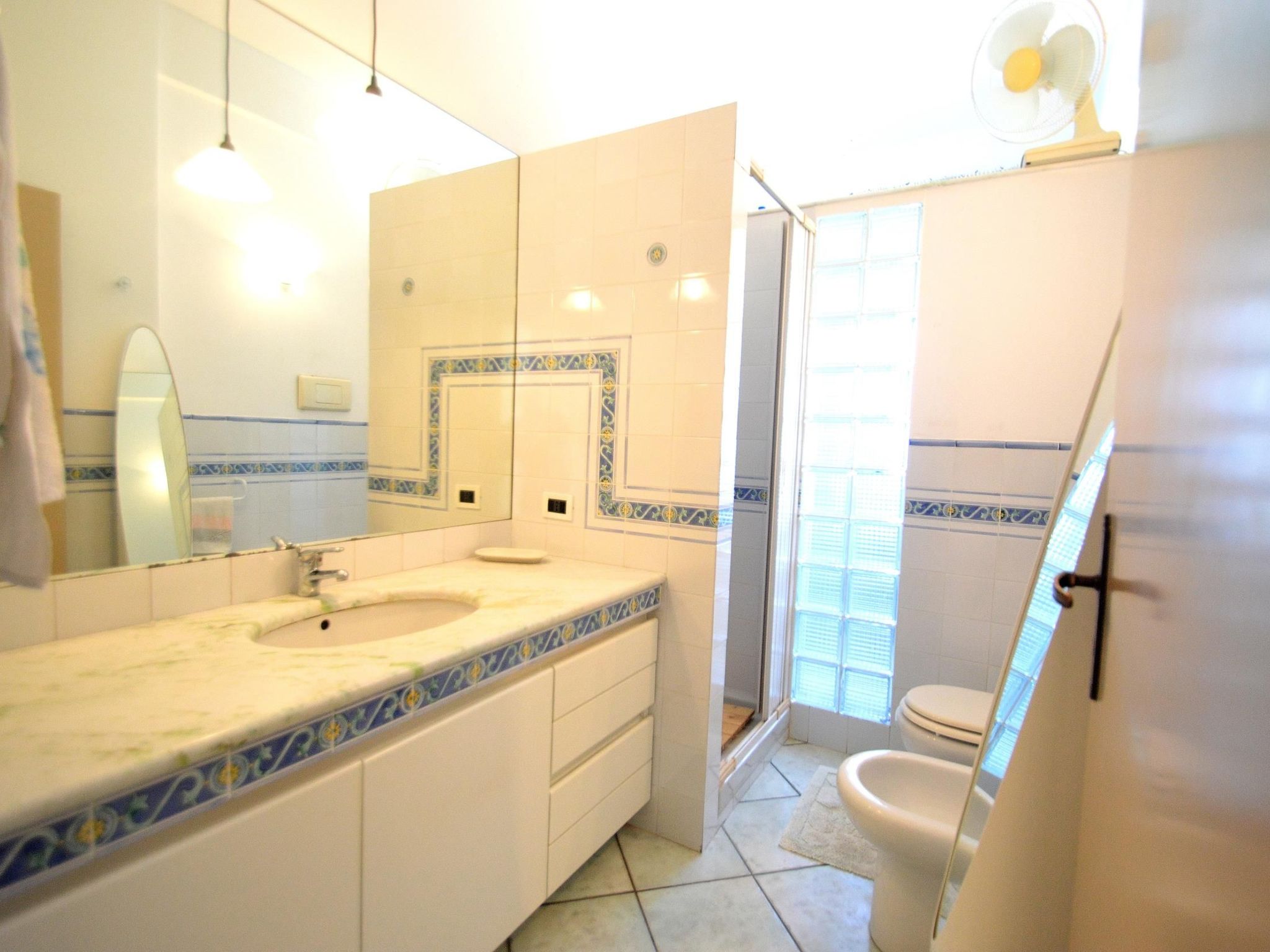 Haus in Sporting Village mit überdachtem Parkplatz-Image-tags.info