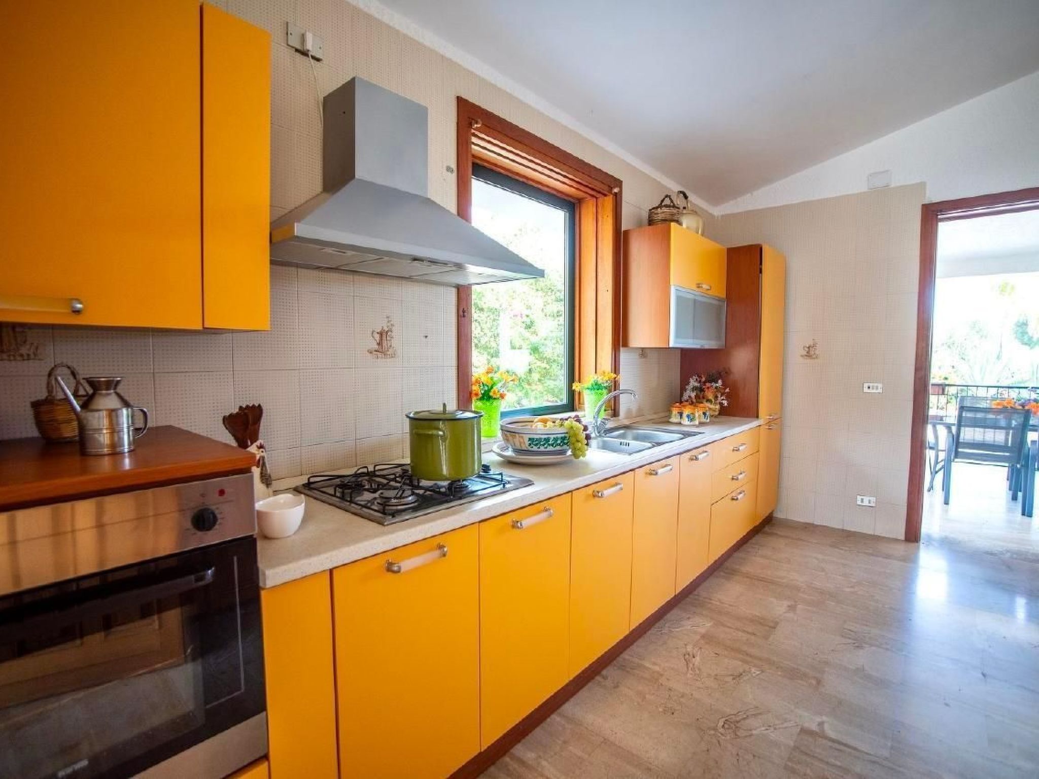 Ferienvilla "La Vela" mit Blick auf das Wasser — Kitchen / Dining Room (4 of 13)