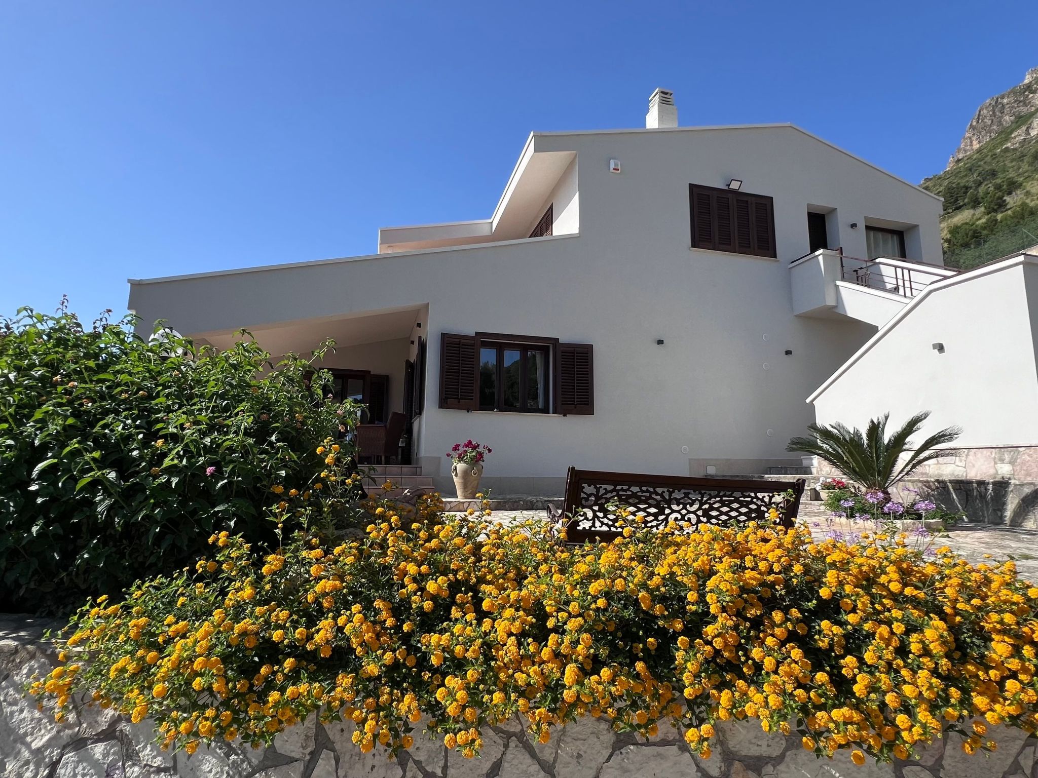 "Bouganvillae" mit Pool