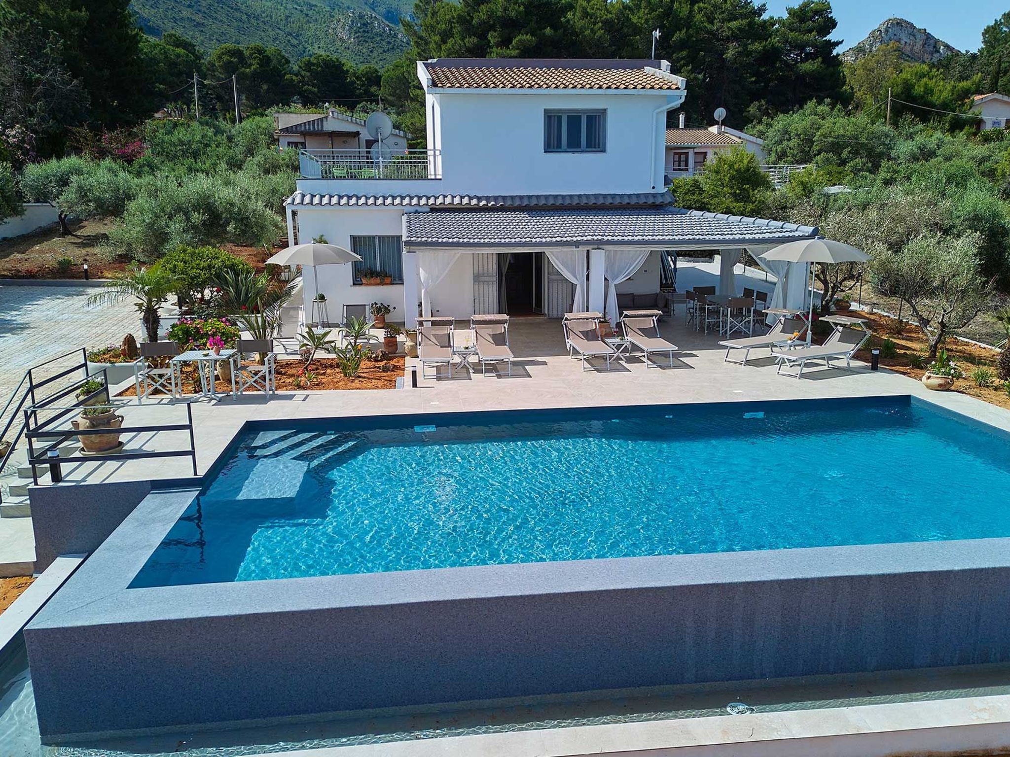 Maison Charming Villa Antonella with pool and sea view – Cuisine et coin repas, photo 34 sur 37