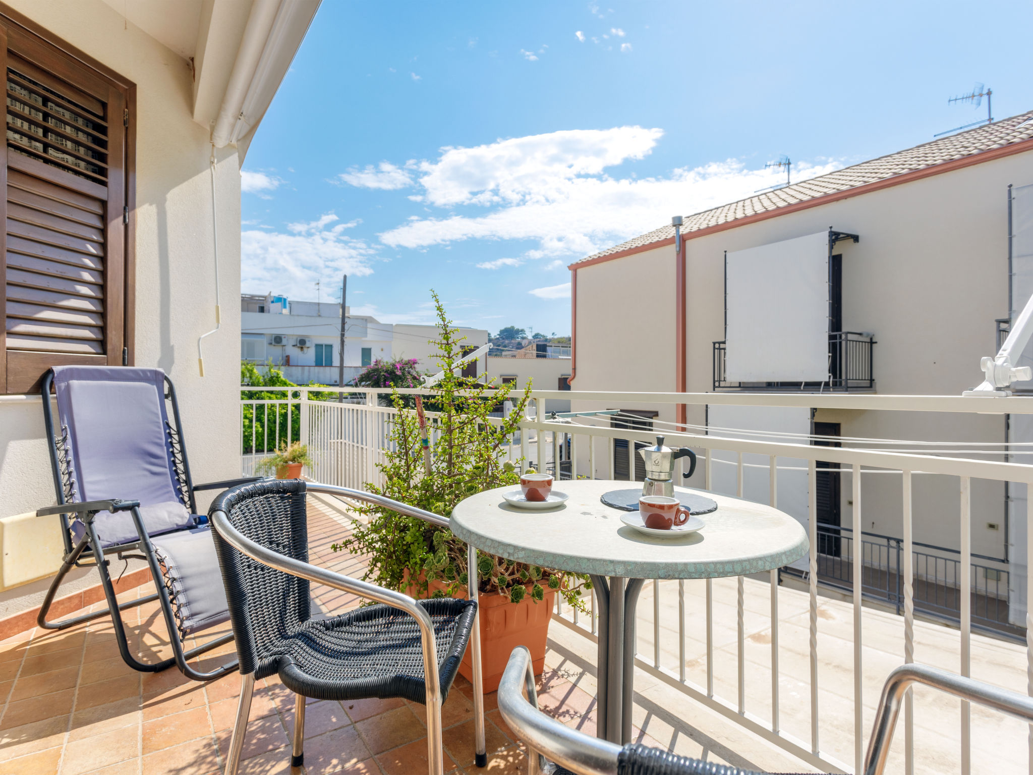 "Palma Gaia Relax", appartement 4-kamers 80 m2 op 2 verdiepingen op de 1e verdieping. Doelmatig en comfortabel ingericht: woon-/eetkamer met TV (Flatscreen TV). Uitgang naar het balkon. 1 2-pers. kame..