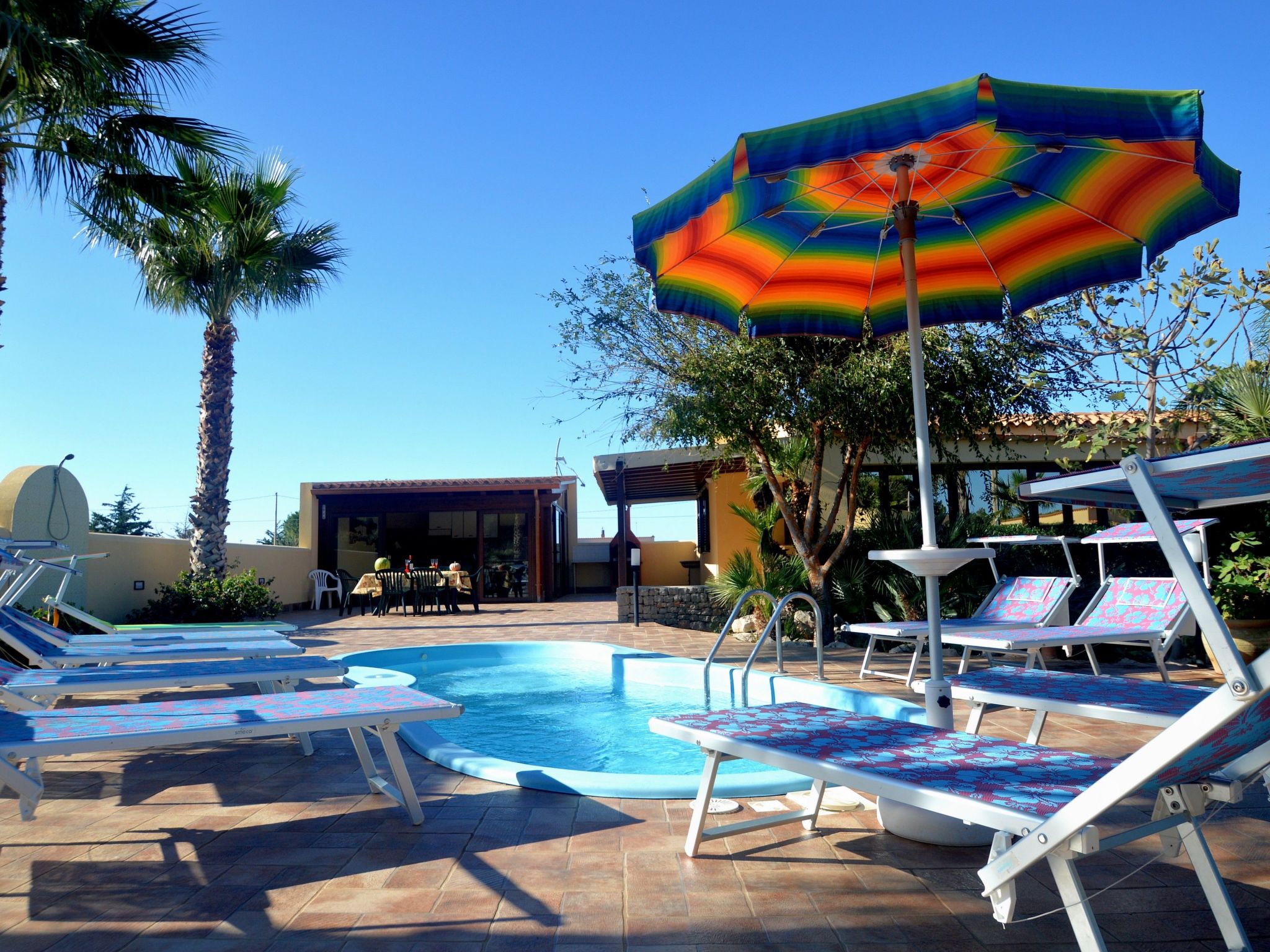 Mit eigenem Pool-Dedans