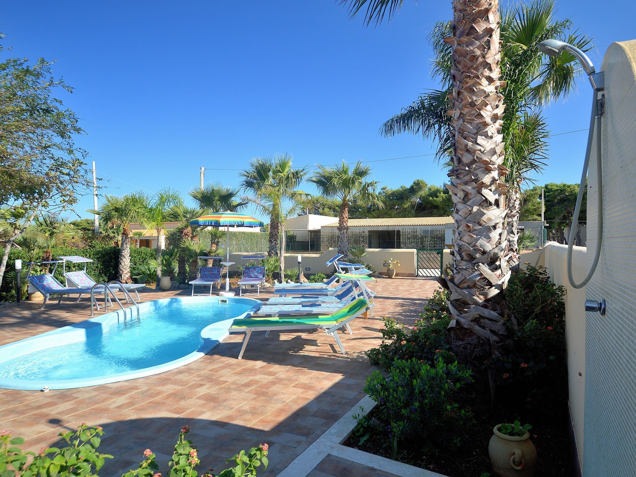 Mit eigenem Pool-Dedans