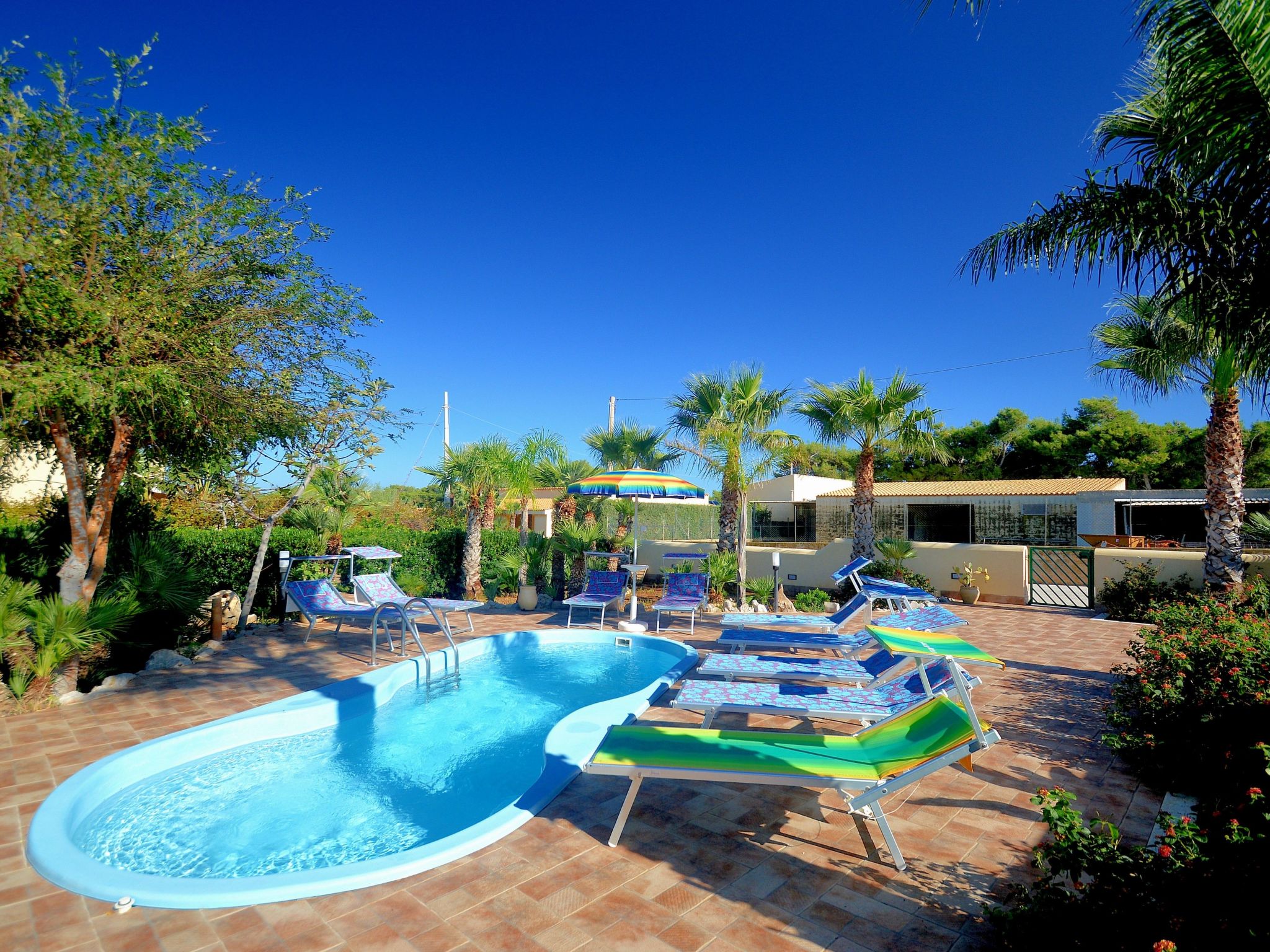 Mit eigenem Pool-Dedans