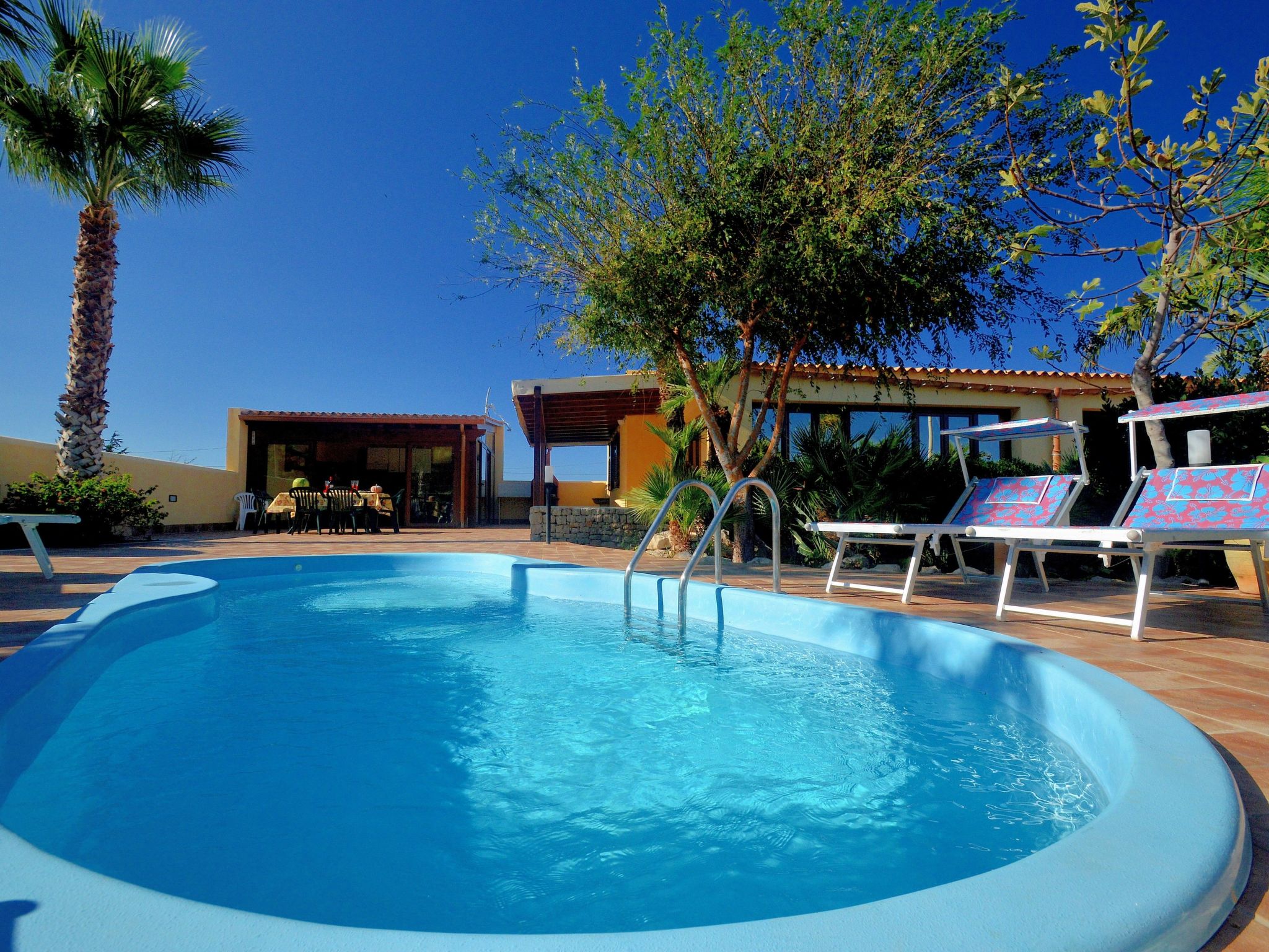 Mit eigenem Pool-Dedans