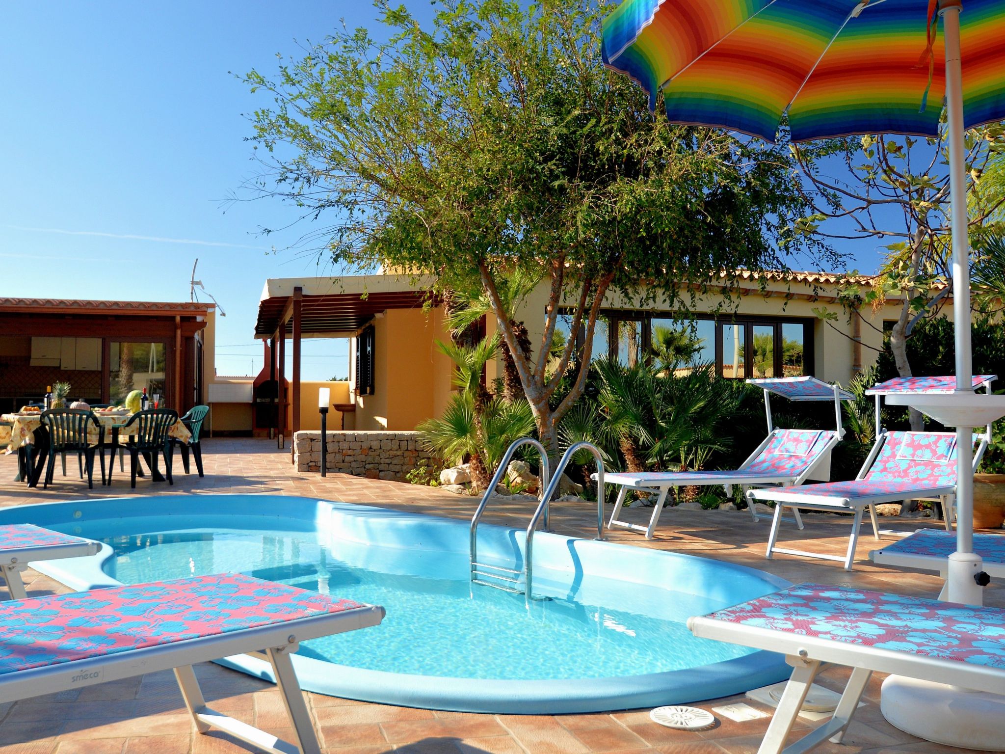 Mit eigenem Pool-Dedans