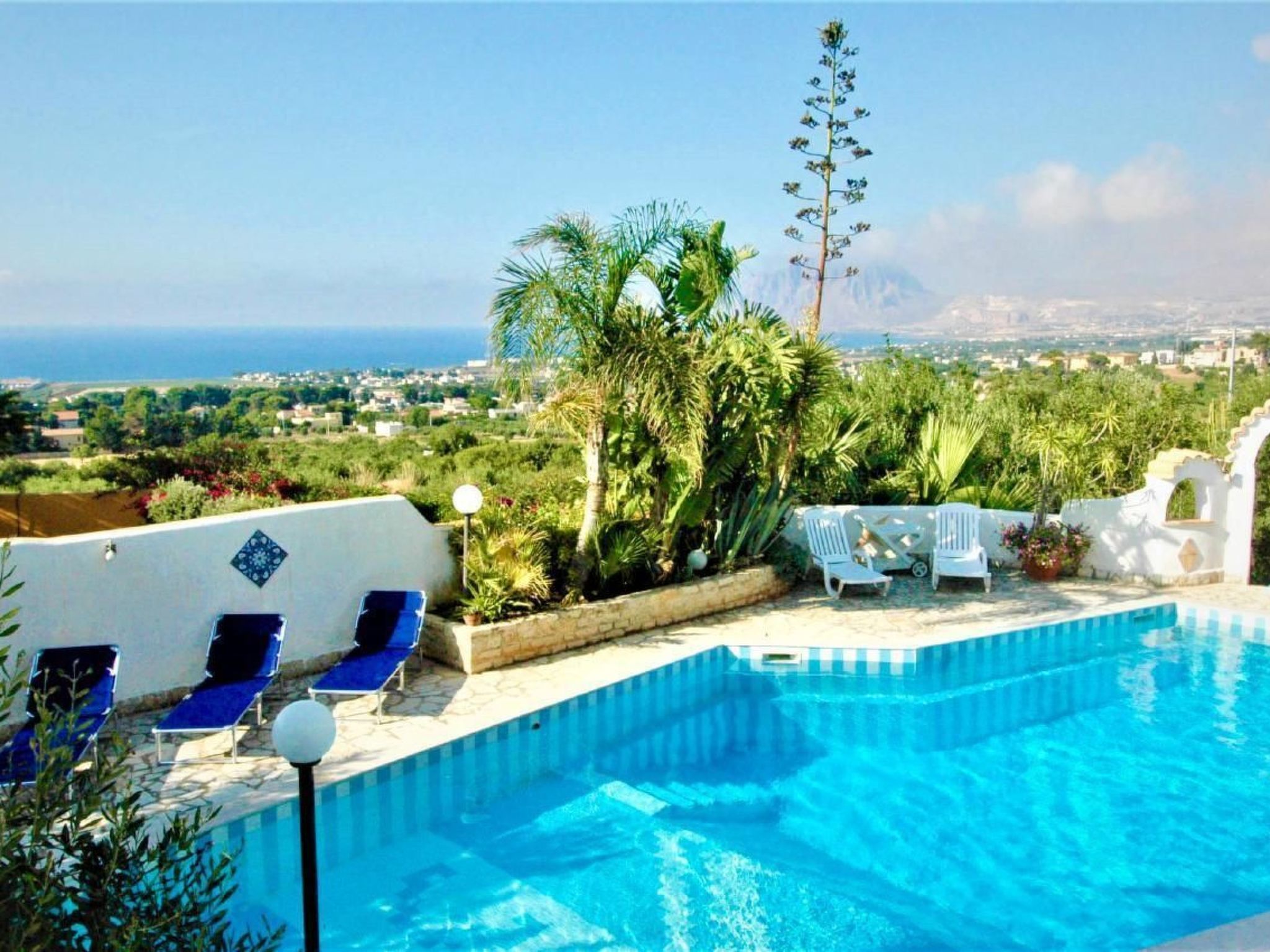 Vakantiehuis met privé zwembad in Valderice (Italië) voor 12 personen