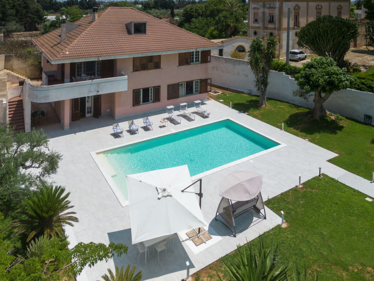Open haard en whirlpool in ruim vakantiehuis in Marsala in Marsala