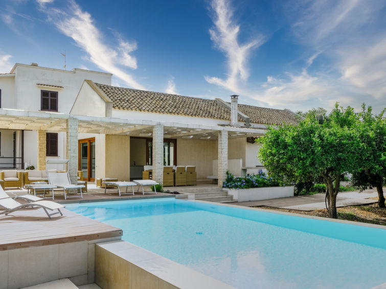 Op 950 m van zee: Ruim vakantiehuis met privézwembad in Marsala in Marsala