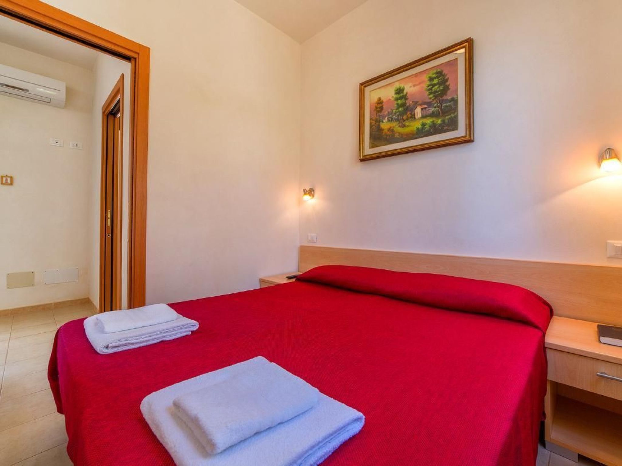 Angenehme Wohnung mit Terrasse, Schwimmbad-Binnen