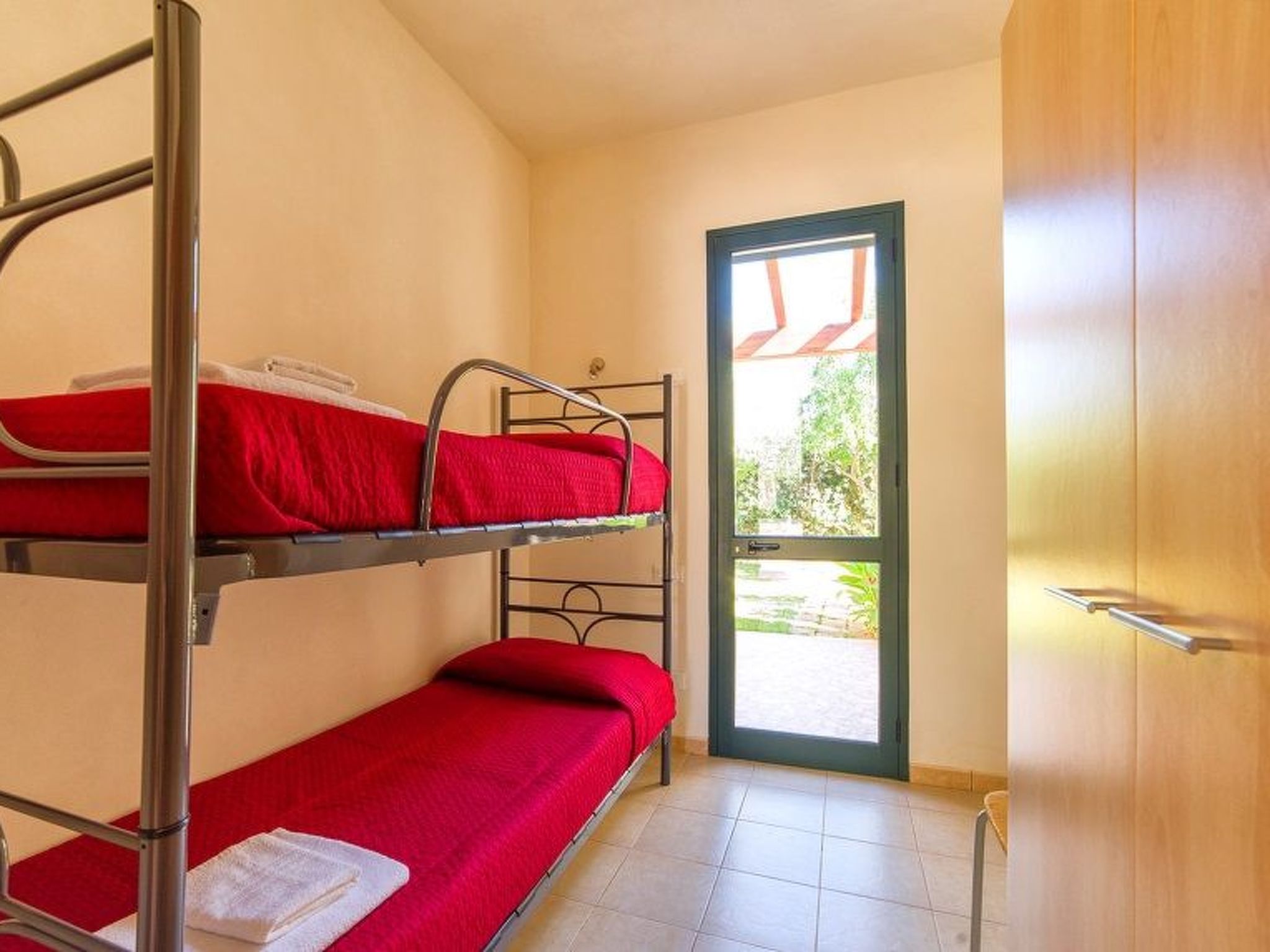 Angenehme Wohnung mit Terrasse, Schwimmbad-Binnen