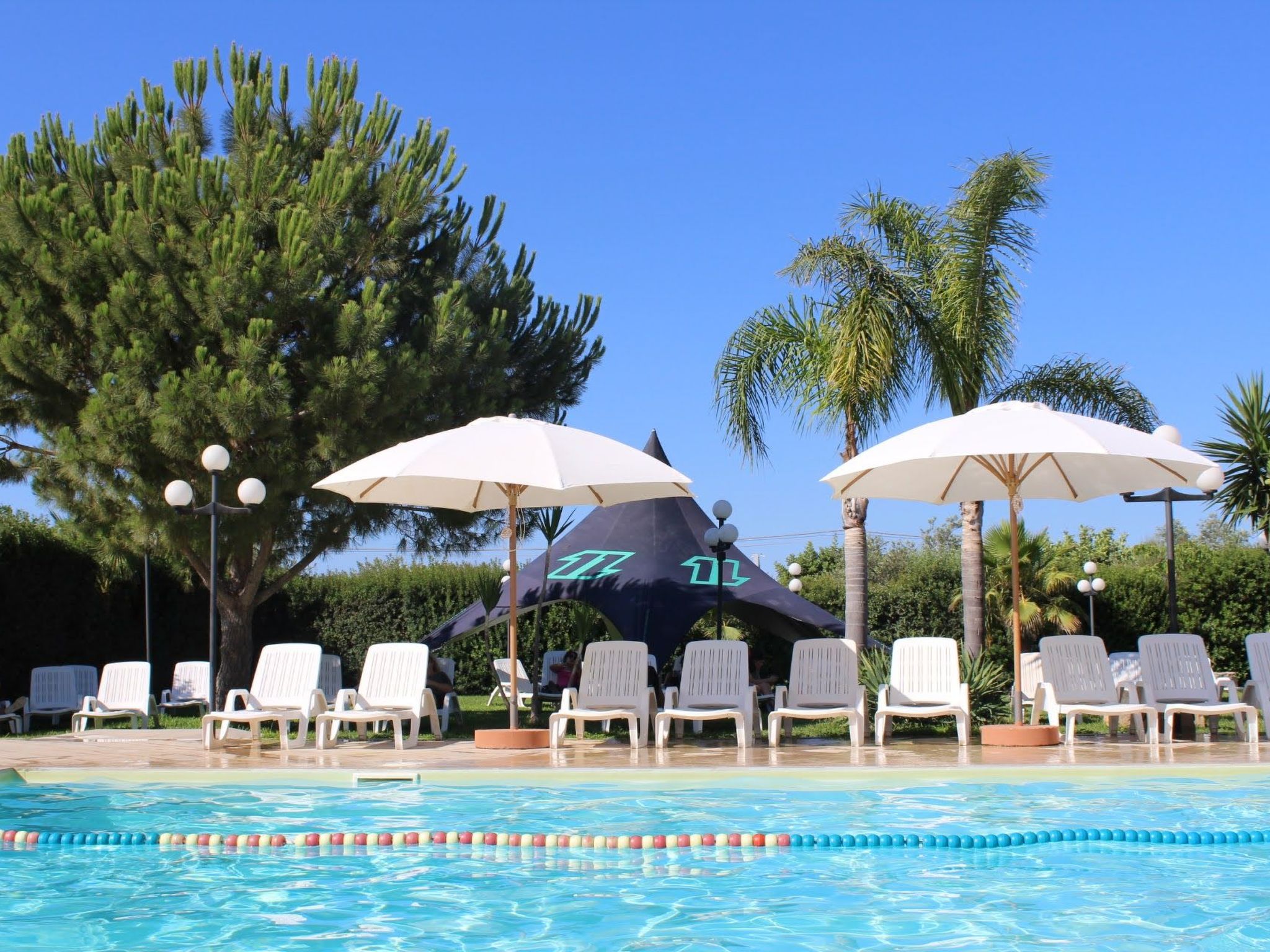 Angenehme Wohnung mit Terrasse, Schwimmbad-Binnen