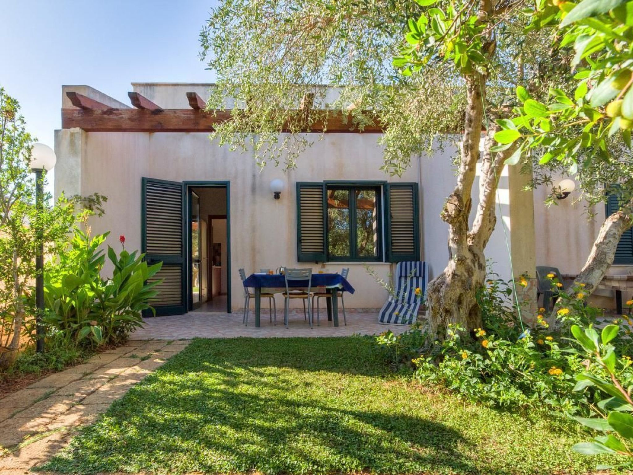 In Marsala mit Terrasse, gemeinschaftlichem Pool und Grill-Binnen