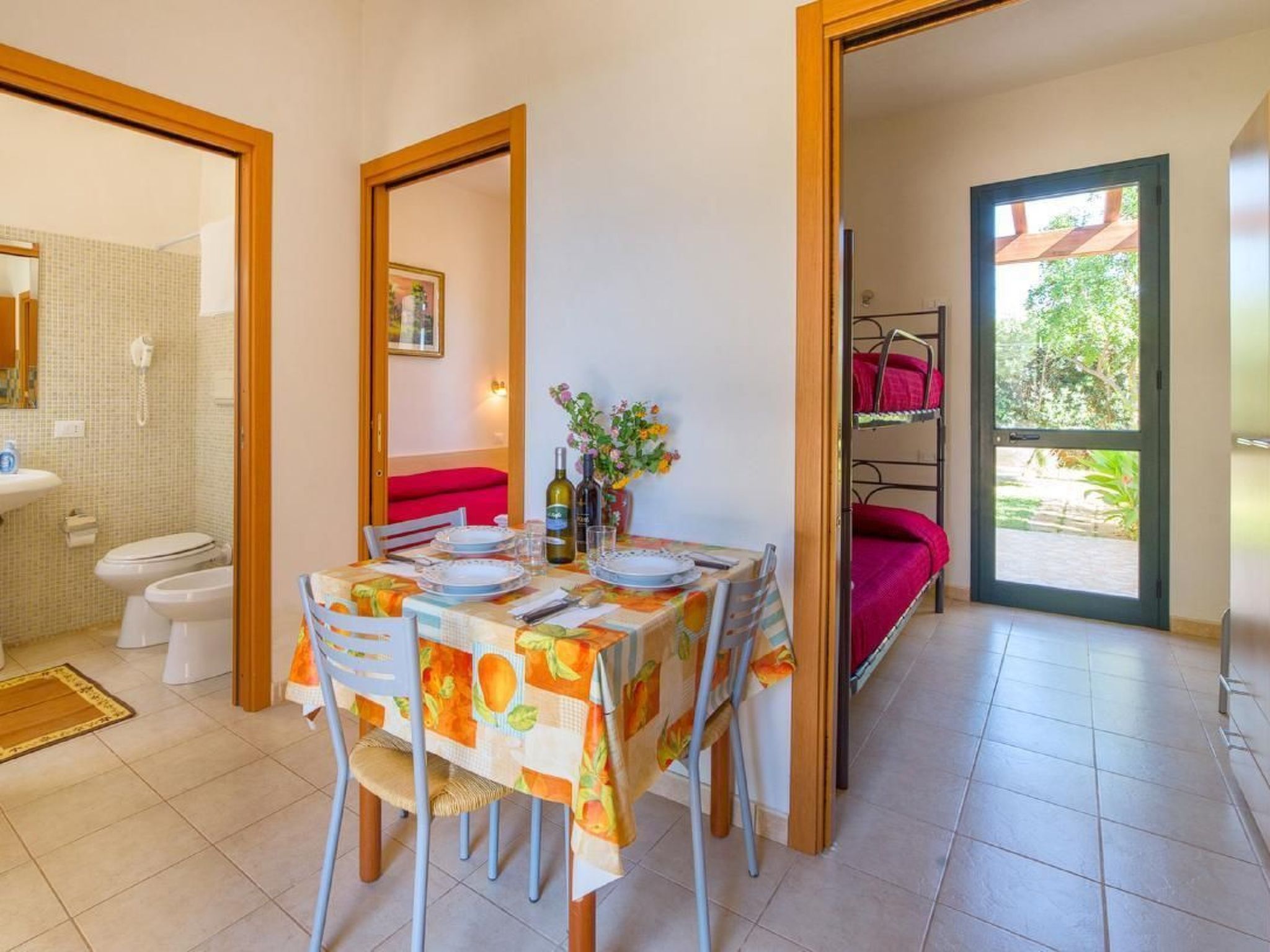 In Marsala mit Terrasse, gemeinschaftlichem Pool und Grill-Binnen