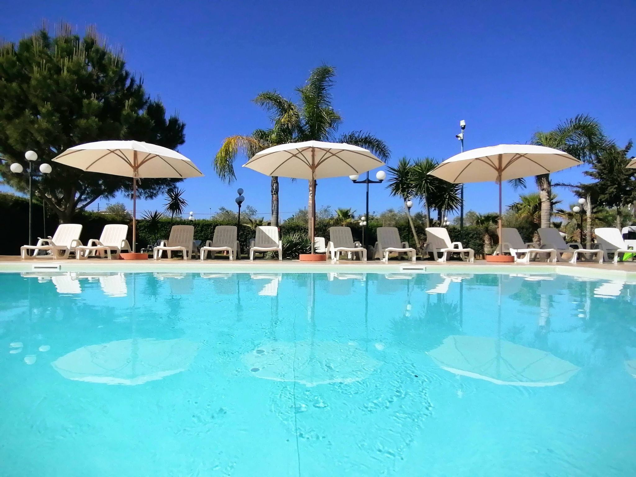 In Marsala mit Terrasse, gemeinschaftlichem Pool und Grill-Binnen