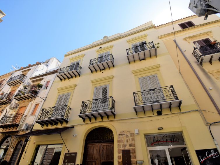 Search and Stay destination Sciacca, Sicilia - Italy from AU$ 168. Argento 2