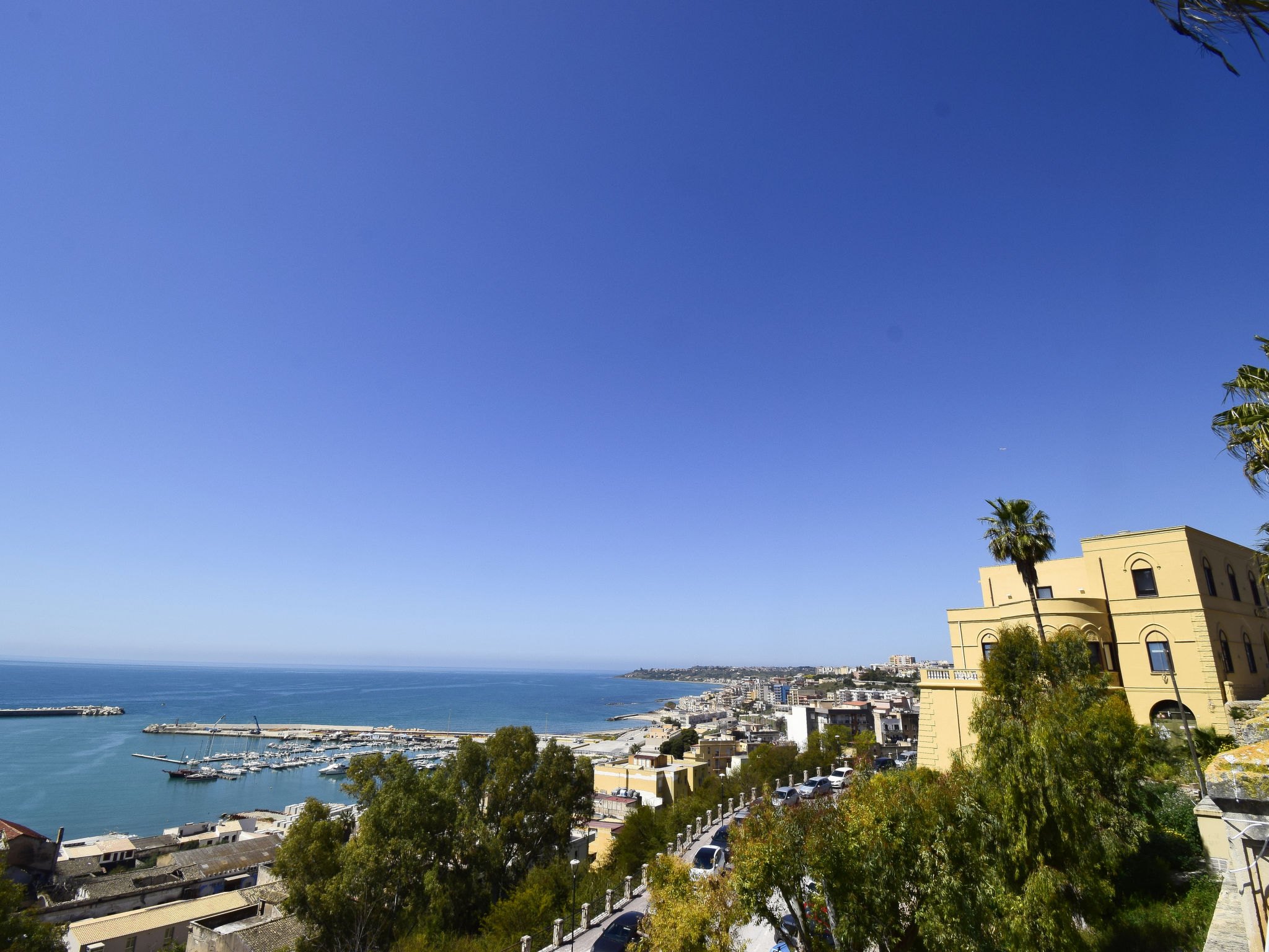 Ruhige Ferienwohnung in Sciacca mit Grill und Terrasse und Meerblick-Area