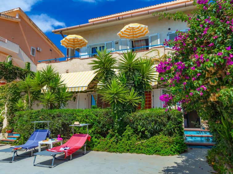 4-persoons appartement aan zee in Sciacca met terras en tuin in Sciacca