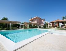 Angenehmes Haus mit privatem Pool