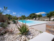 Villa Teti: Vrijstaande oase met privézwembad op 2 km van zee in Punta Secca - thumbnail 2