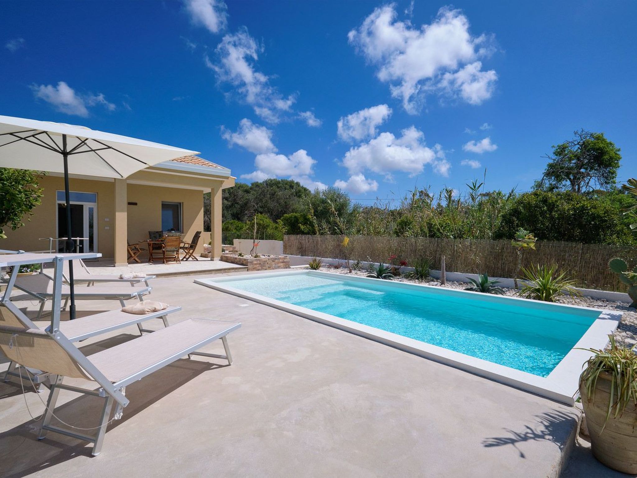 Villa Teti, mit Schwimmbad und in der Nähe des Strandes-Inside