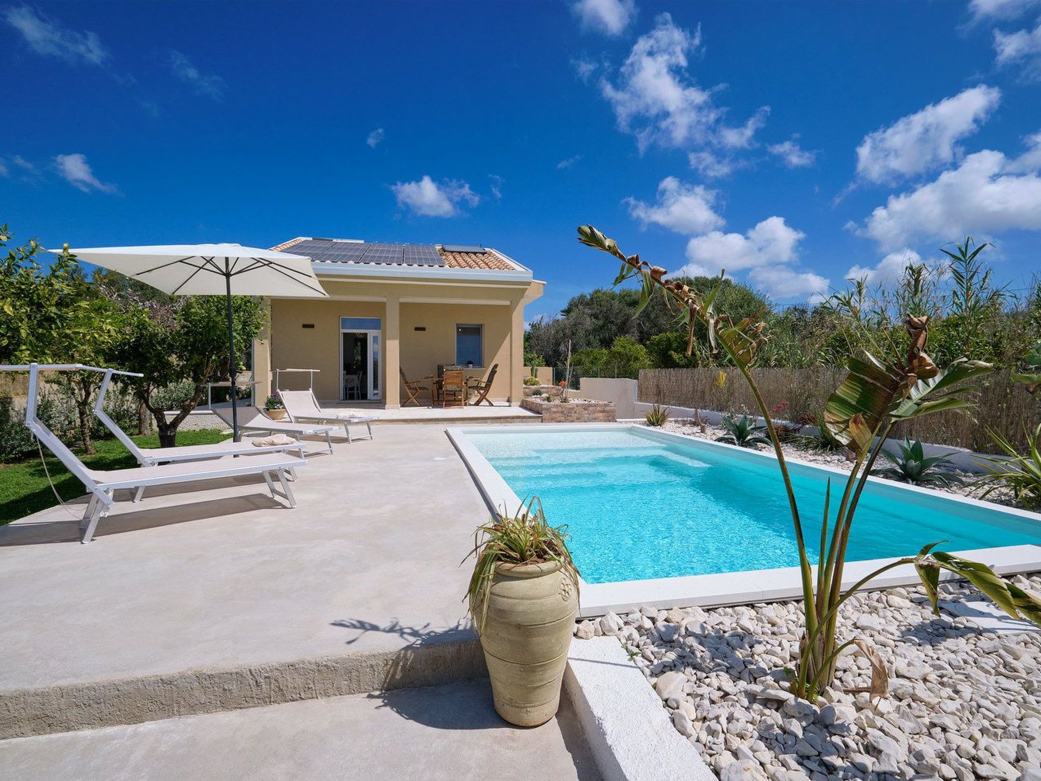 Villa Teti, mit Schwimmbad und in der Nähe des Strandes-Inside