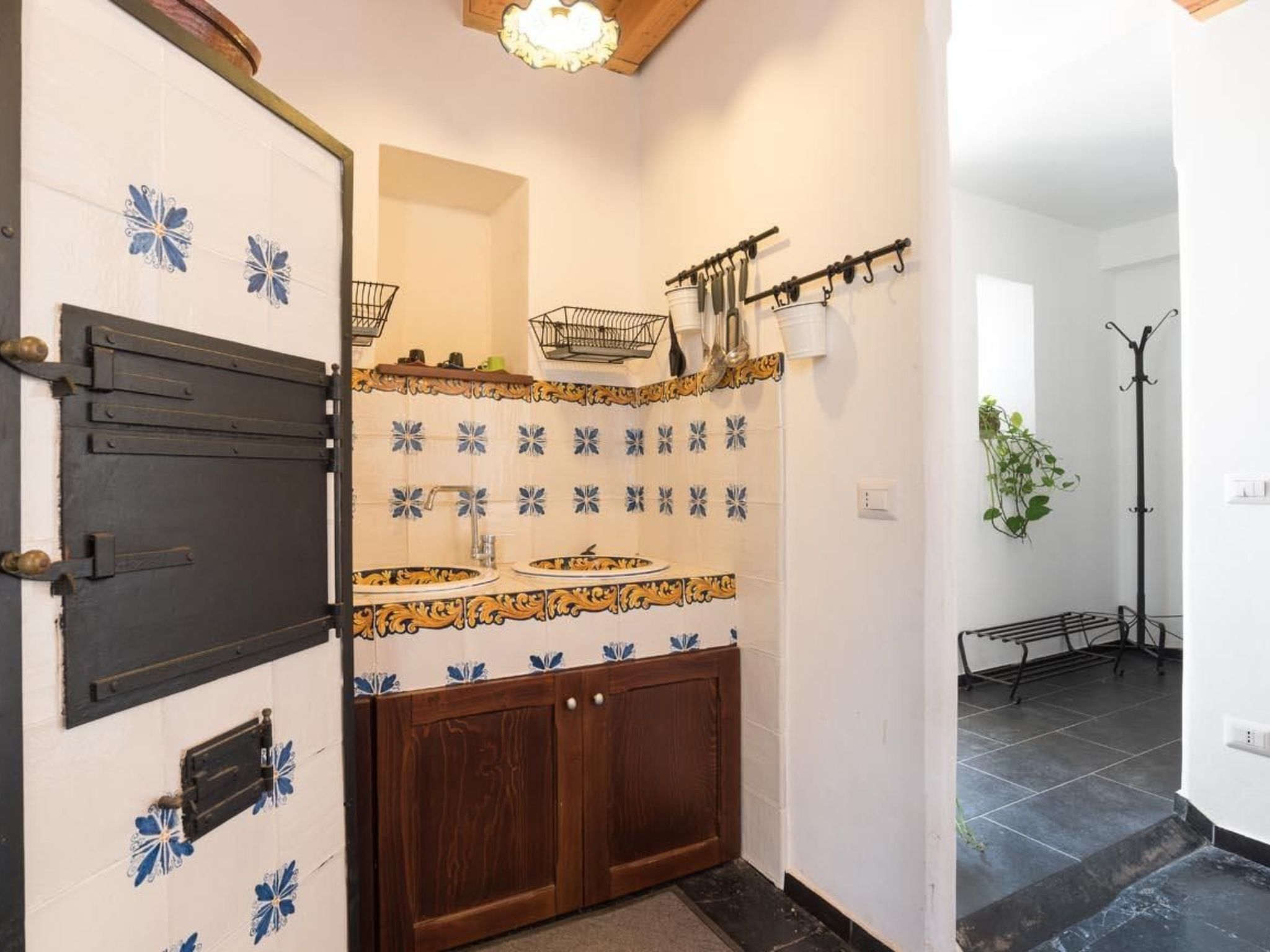 Agamennone, Wohnung 20 Meter vom Meer entfernt mit einer möblierten Terrasse.-Inside