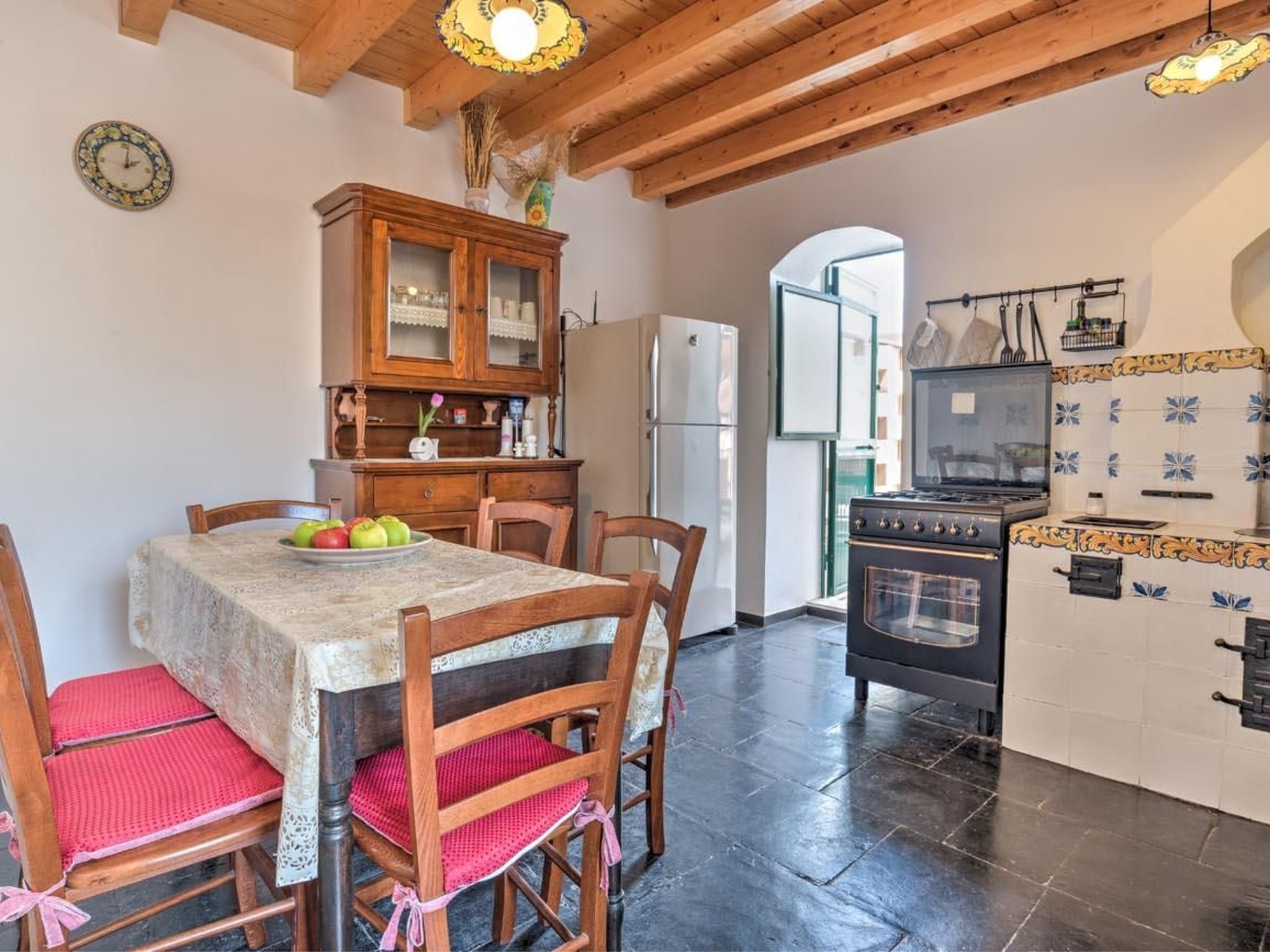 Agamennone, Wohnung 20 Meter vom Meer entfernt mit einer möblierten Terrasse.-Inside