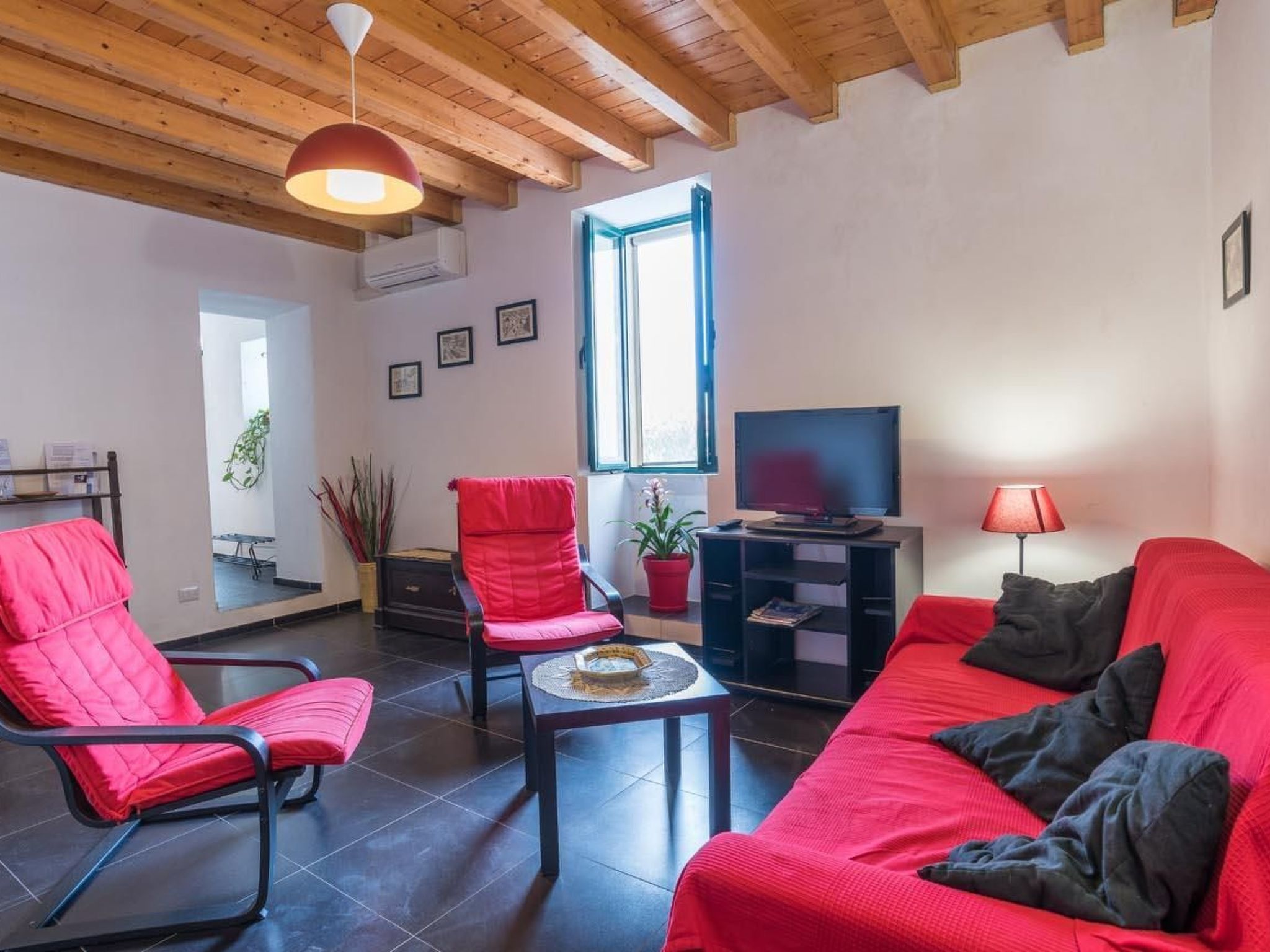 Agamennone, Wohnung 20 Meter vom Meer entfernt mit einer möblierten Terrasse.-Inside