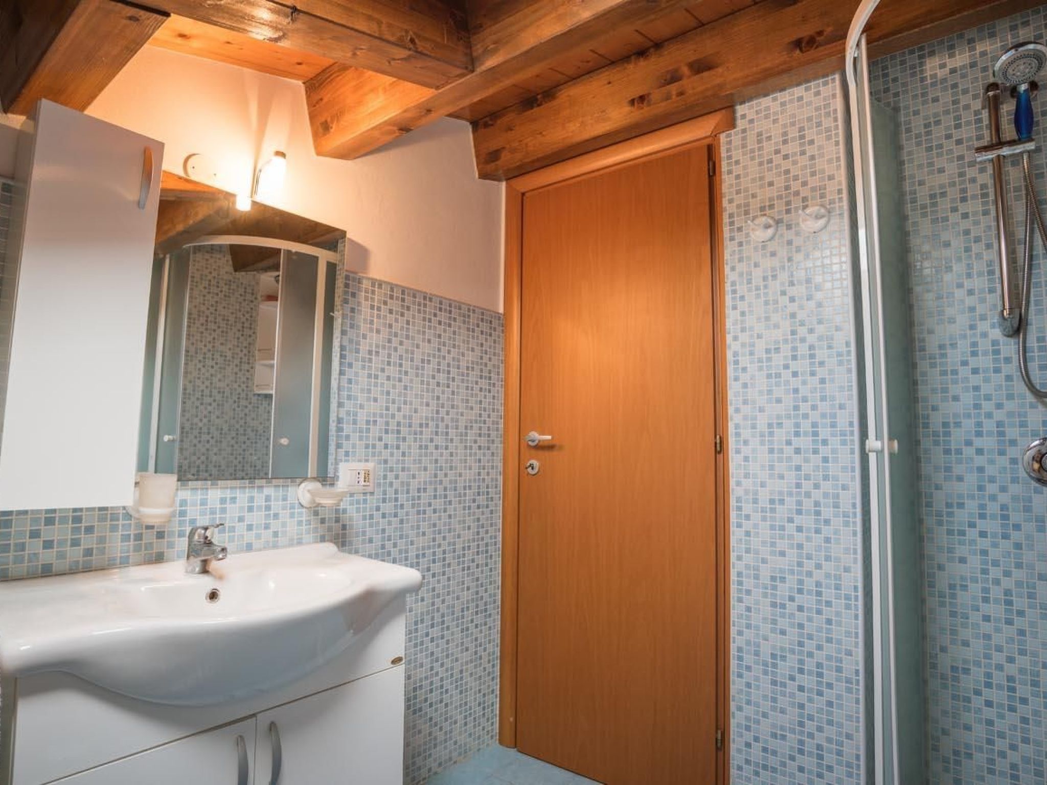 Agamennone, Wohnung 20 Meter vom Meer entfernt mit einer möblierten Terrasse.-Inside