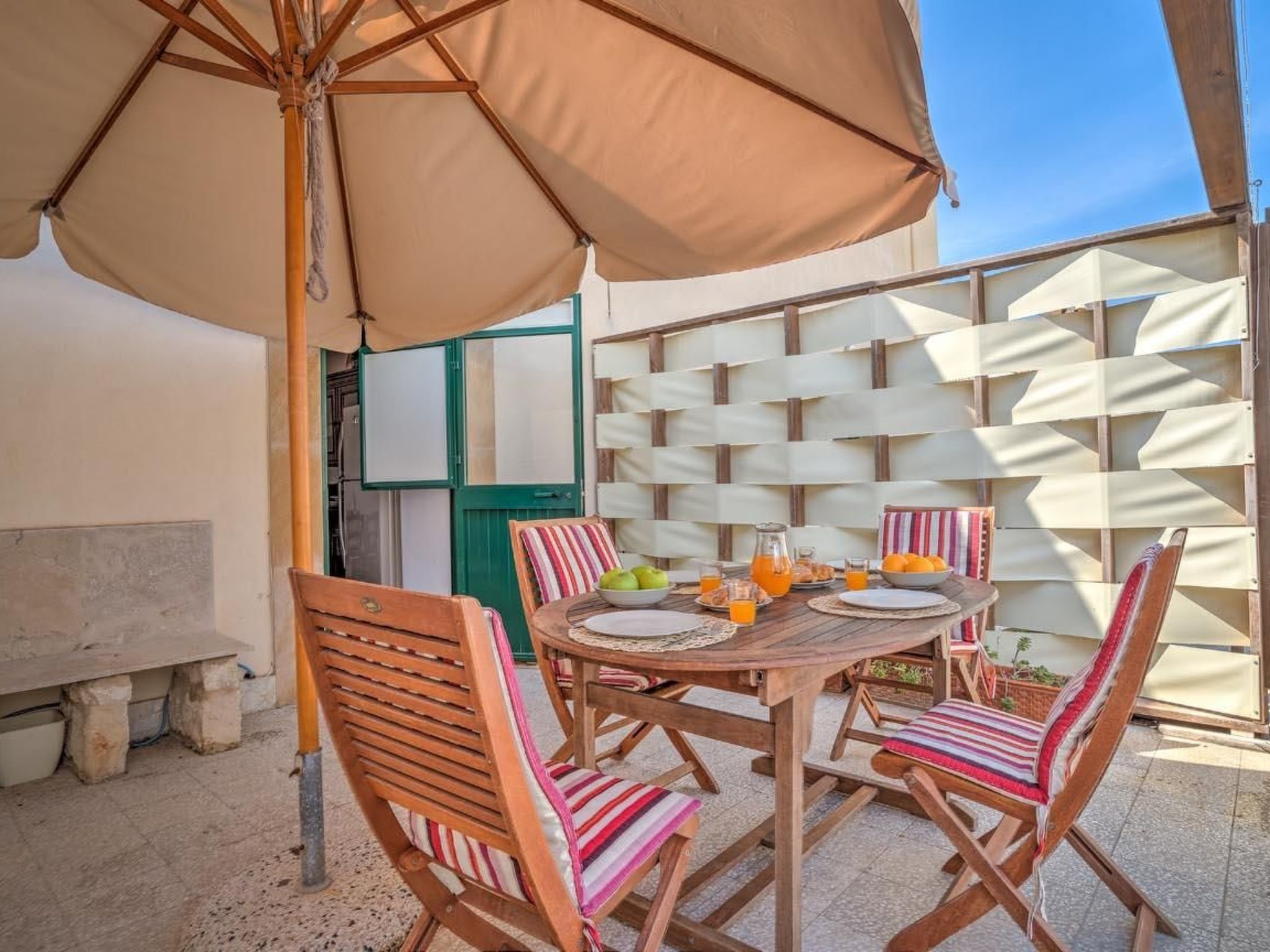 Agamennone, Wohnung 20 Meter vom Meer entfernt mit einer möblierten Terrasse.-Inside