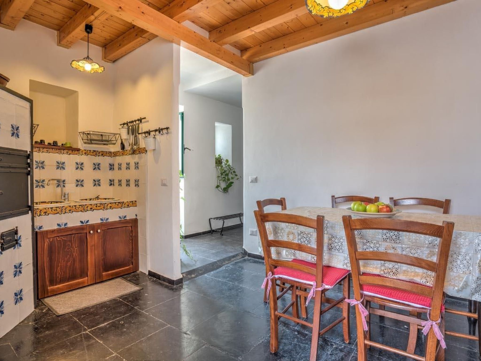 Agamennone, Wohnung 20 Meter vom Meer entfernt mit einer möblierten Terrasse.-Inside