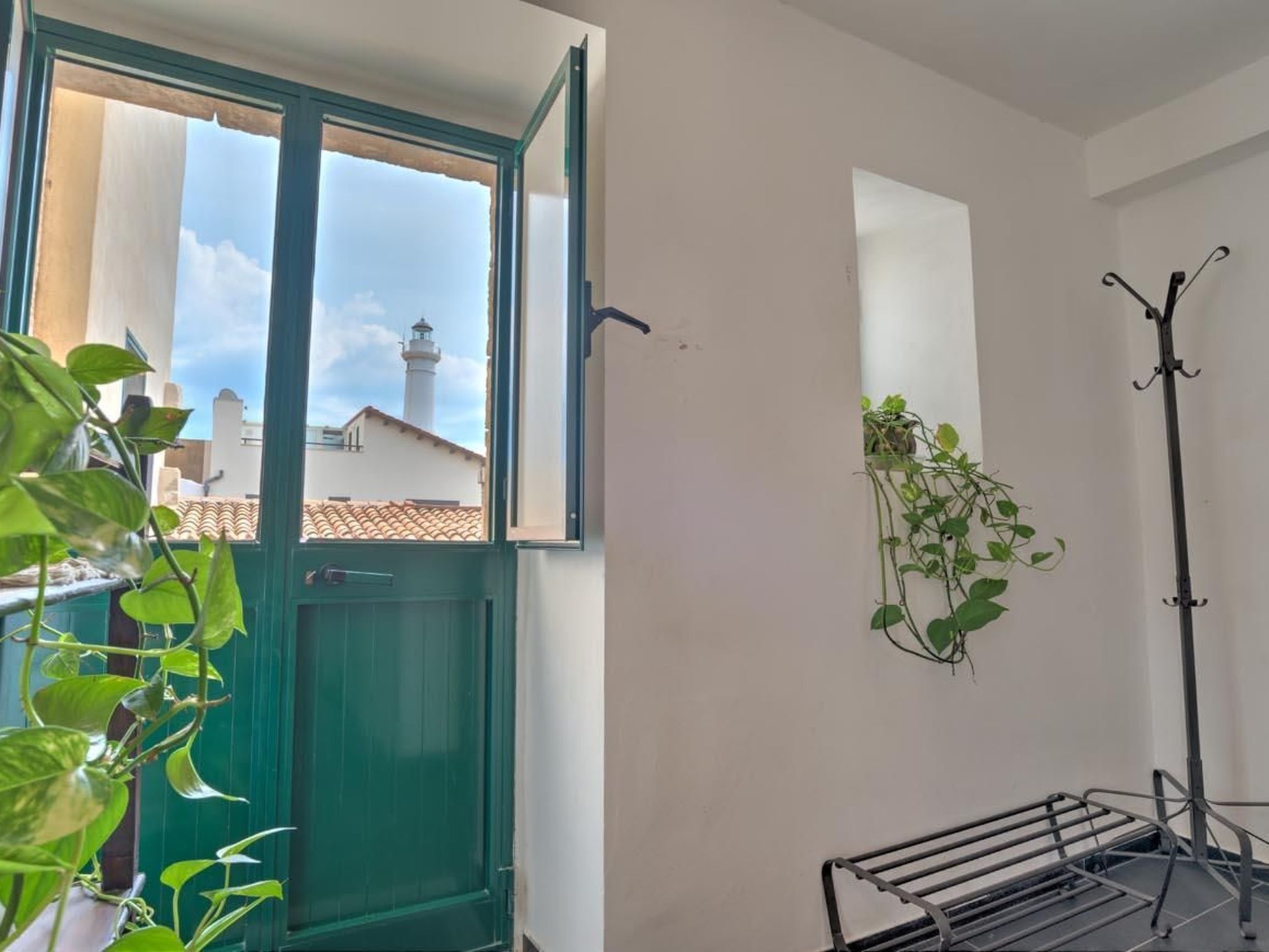 Agamennone, Wohnung 20 Meter vom Meer entfernt mit einer möblierten Terrasse.-Inside