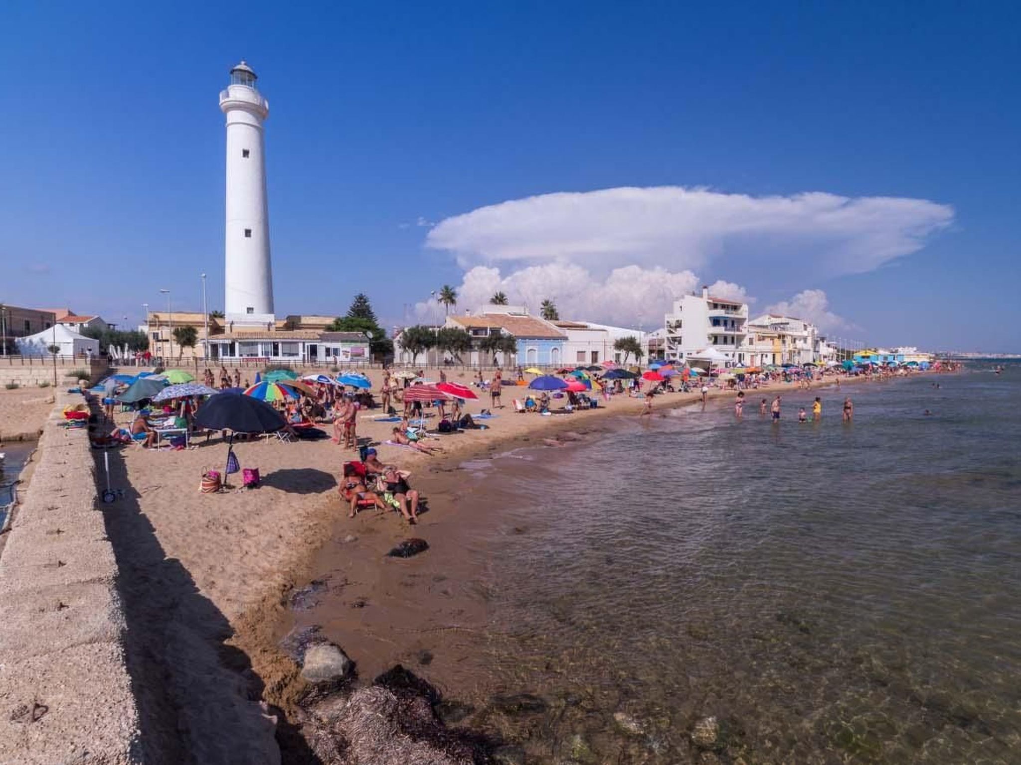 Agamennone, Wohnung 20 Meter vom Meer entfernt mit einer möblierten Terrasse.-Inside