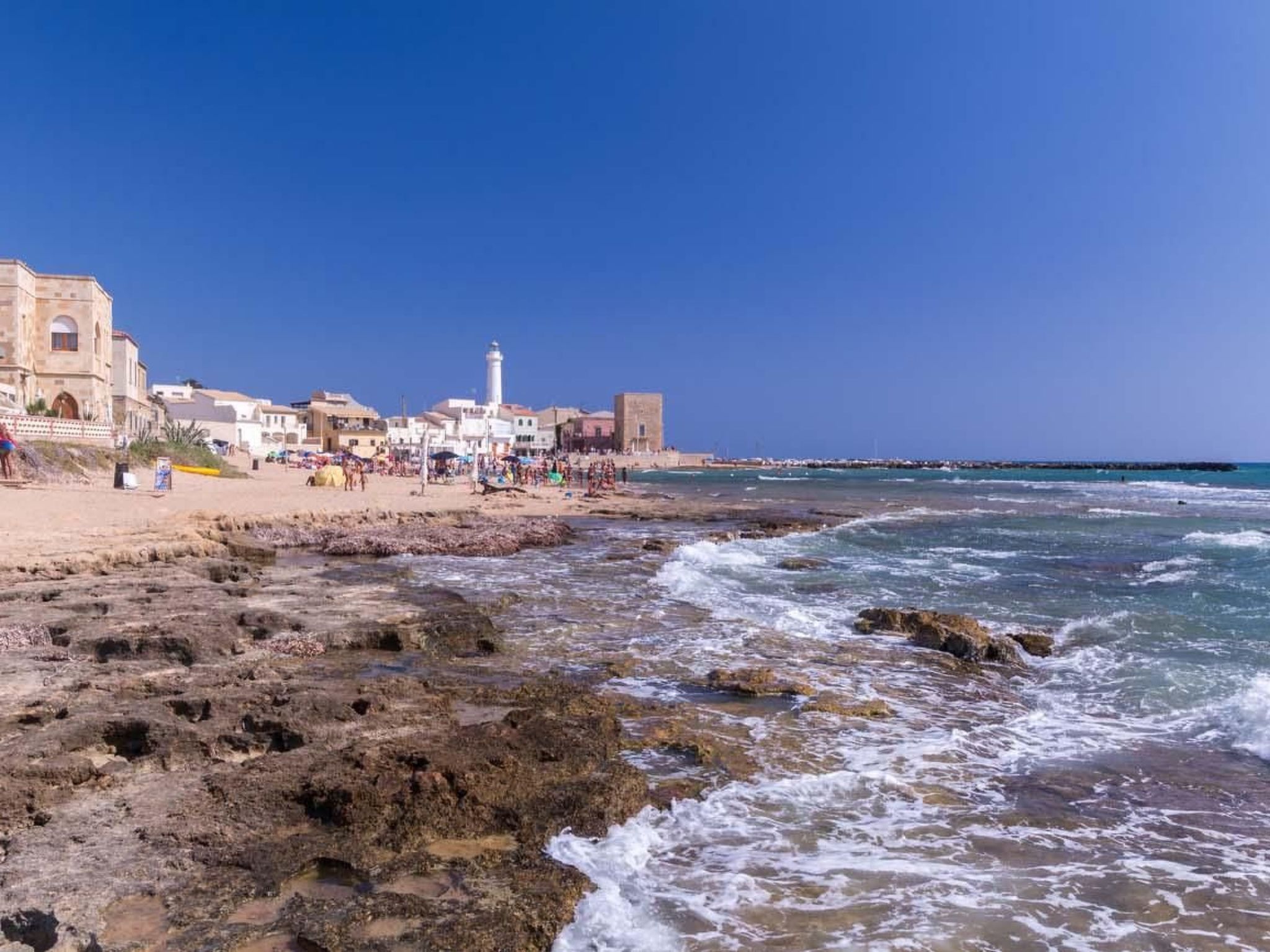 Agamennone, Wohnung 20 Meter vom Meer entfernt mit einer möblierten Terrasse.-Inside
