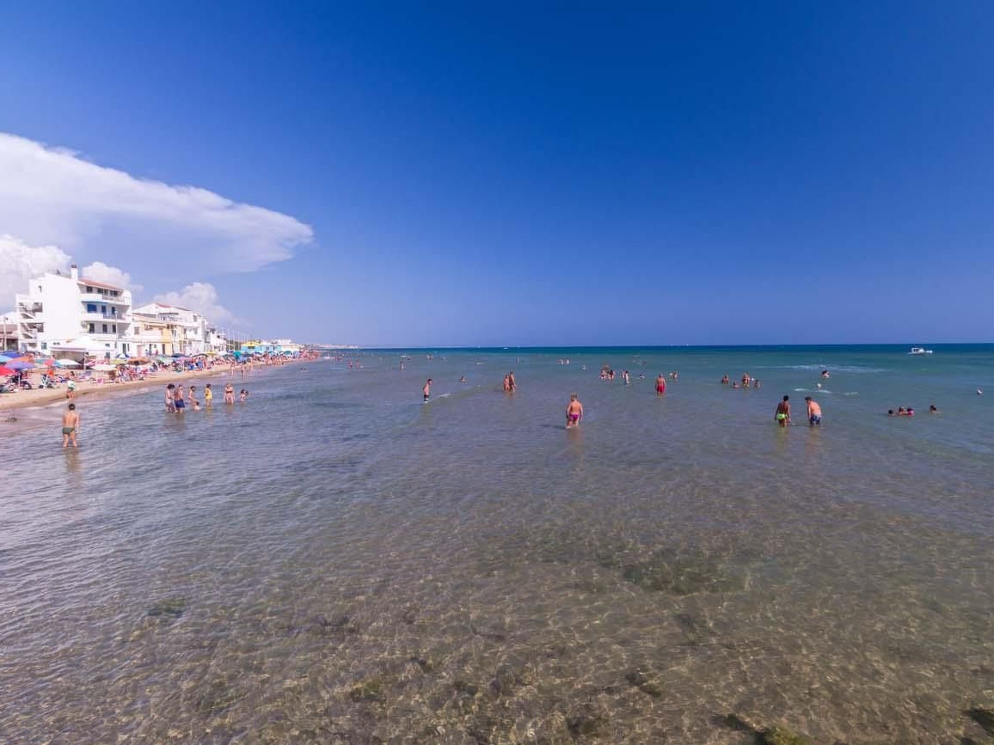 Agamennone, Wohnung 20 Meter vom Meer entfernt mit einer möblierten Terrasse.-Inside