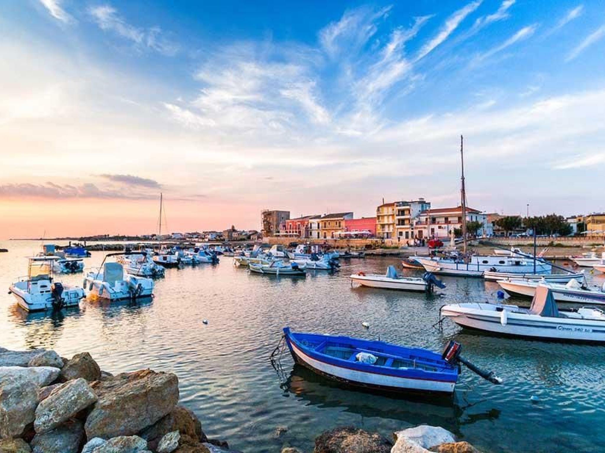 Agamennone, Wohnung 20 Meter vom Meer entfernt mit einer möblierten Terrasse.-Binnen