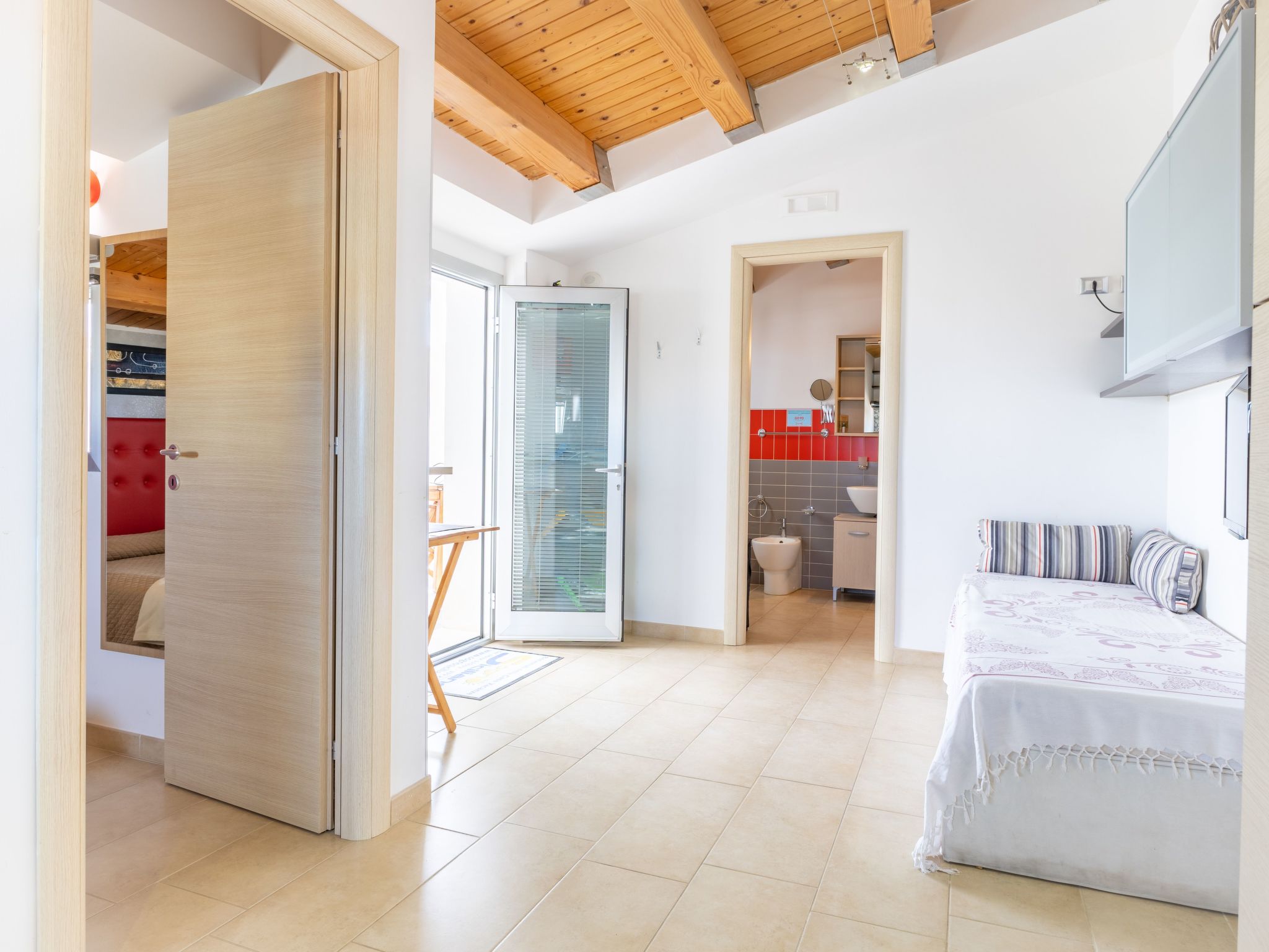 Charmantes Dachgeschoss mit Terrasse mit Blick auf die Landschaft.-Dedans