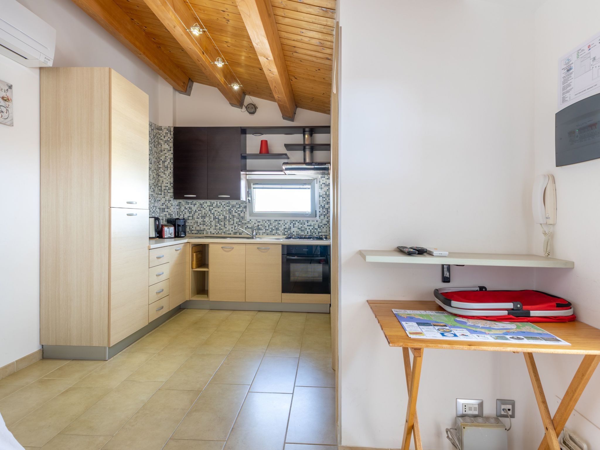 Charmantes Dachgeschoss mit Terrasse mit Blick auf die Landschaft.-Dedans