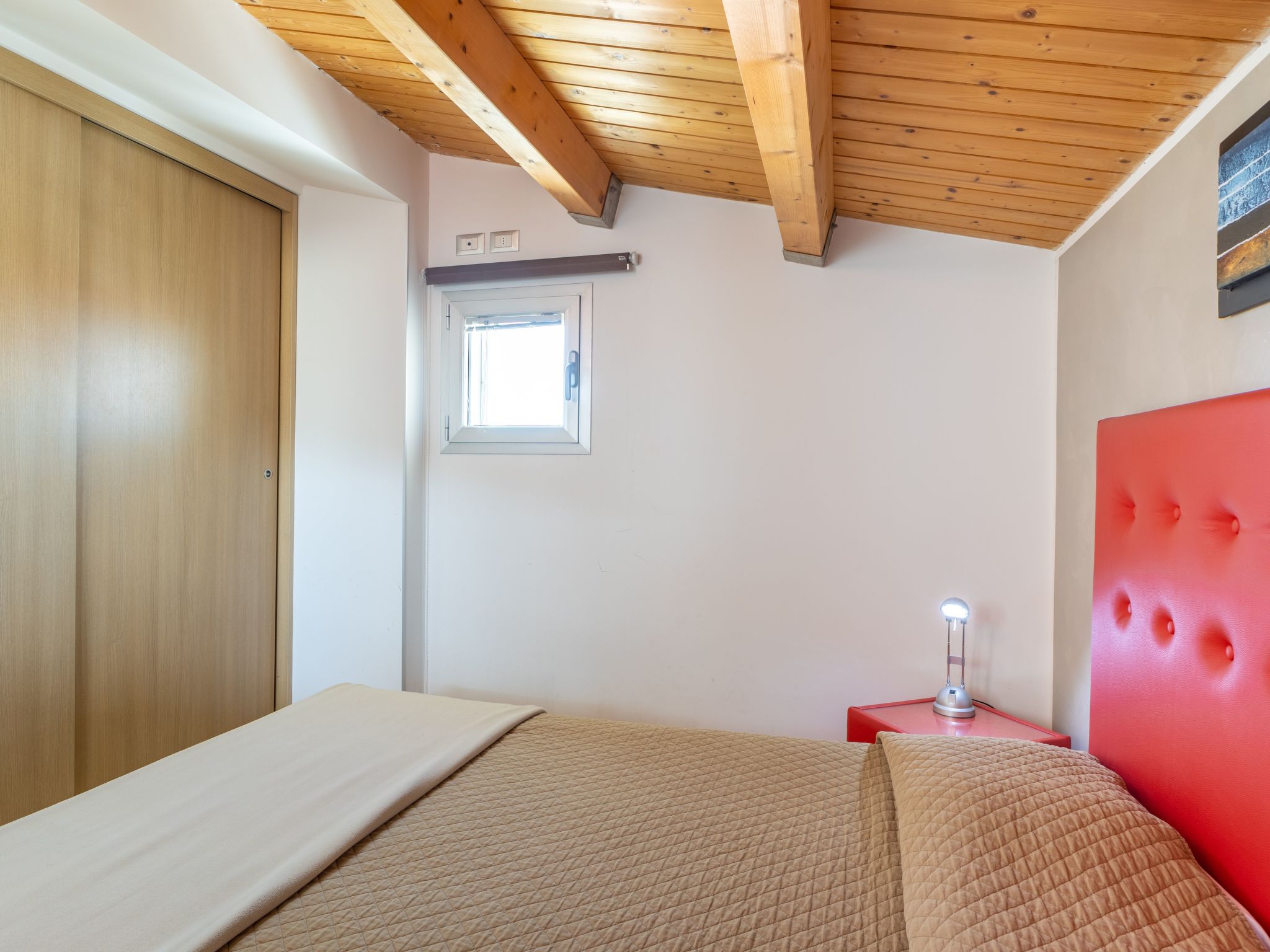 Charmantes Dachgeschoss mit Terrasse mit Blick auf die Landschaft.-Dedans