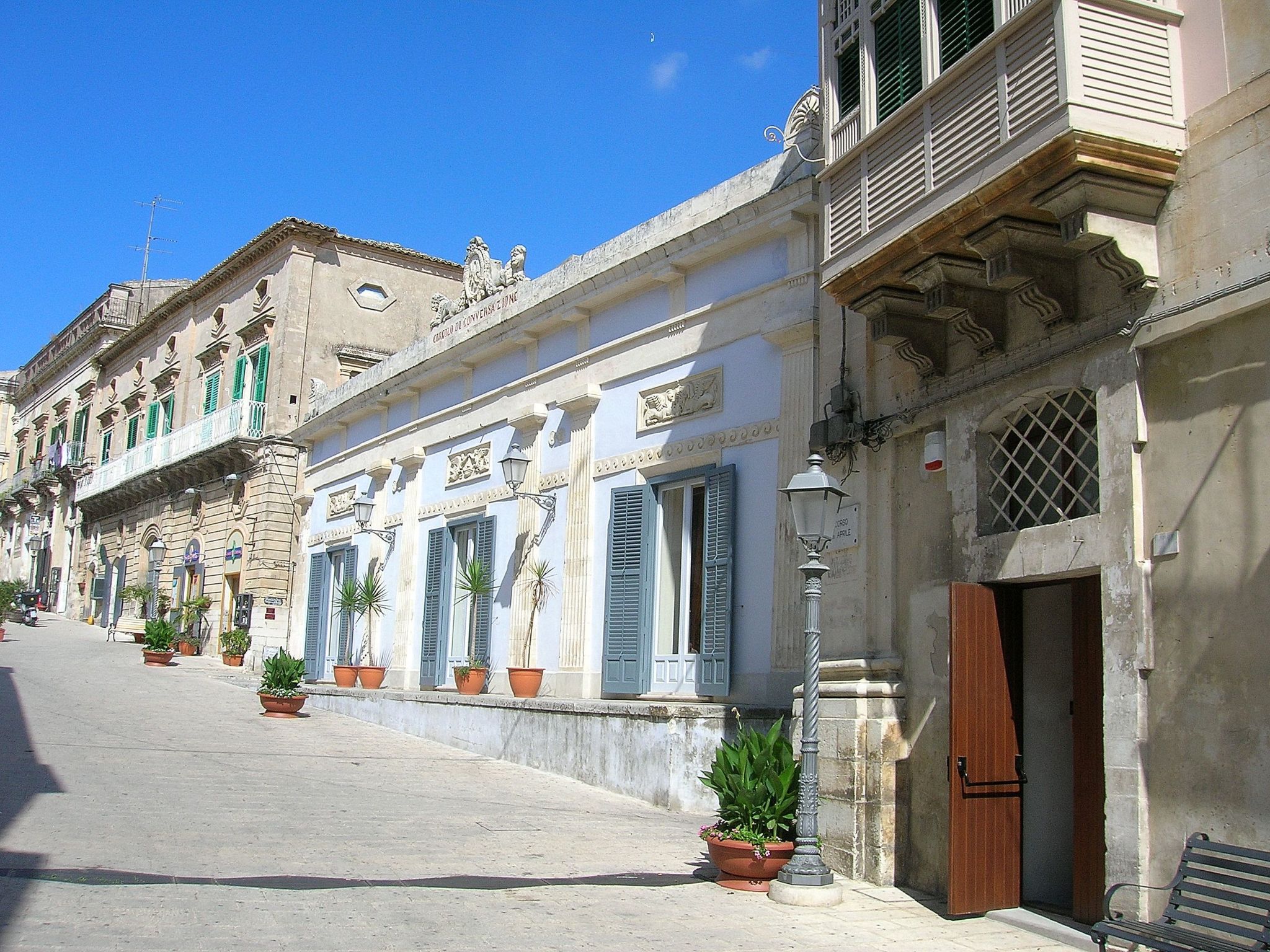 Charmantes Dachgeschoss mit Terrasse mit Blick auf die Landschaft.-Dedans