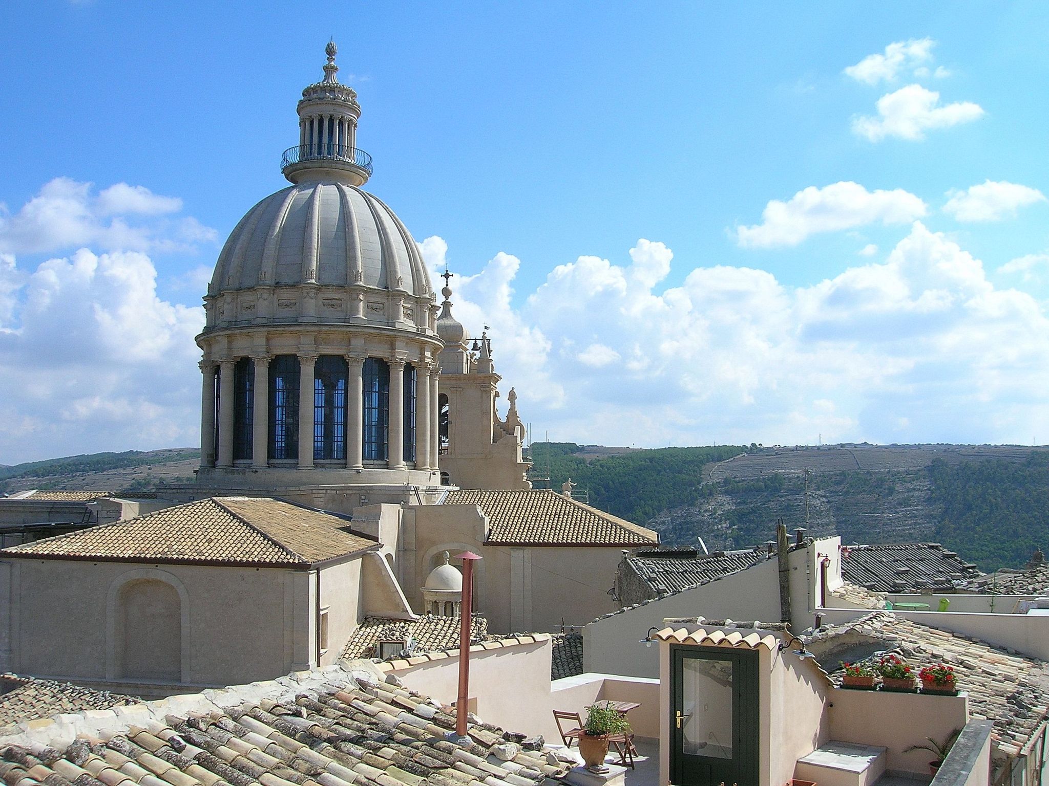 Charmantes Dachgeschoss mit Terrasse mit Blick auf die Landschaft.-Dedans