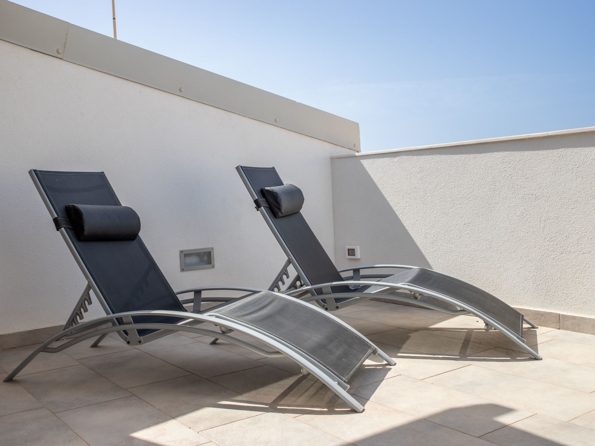 Charmantes Zimmer im Dachgeschoss mit Terrasse mit Meerblick.-Binnen