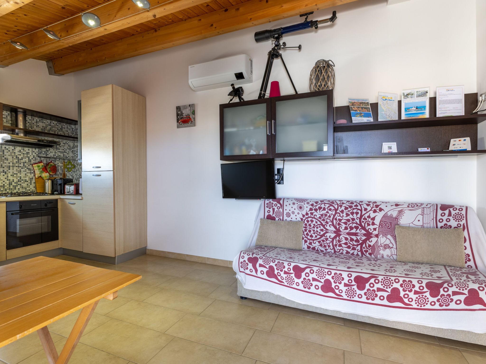 Charmantes Zimmer im Dachgeschoss mit Terrasse mit Meerblick.-Binnen