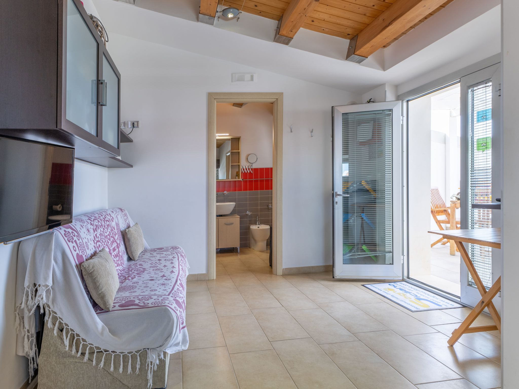 Charmantes Zimmer im Dachgeschoss mit Terrasse mit Meerblick.-Binnen