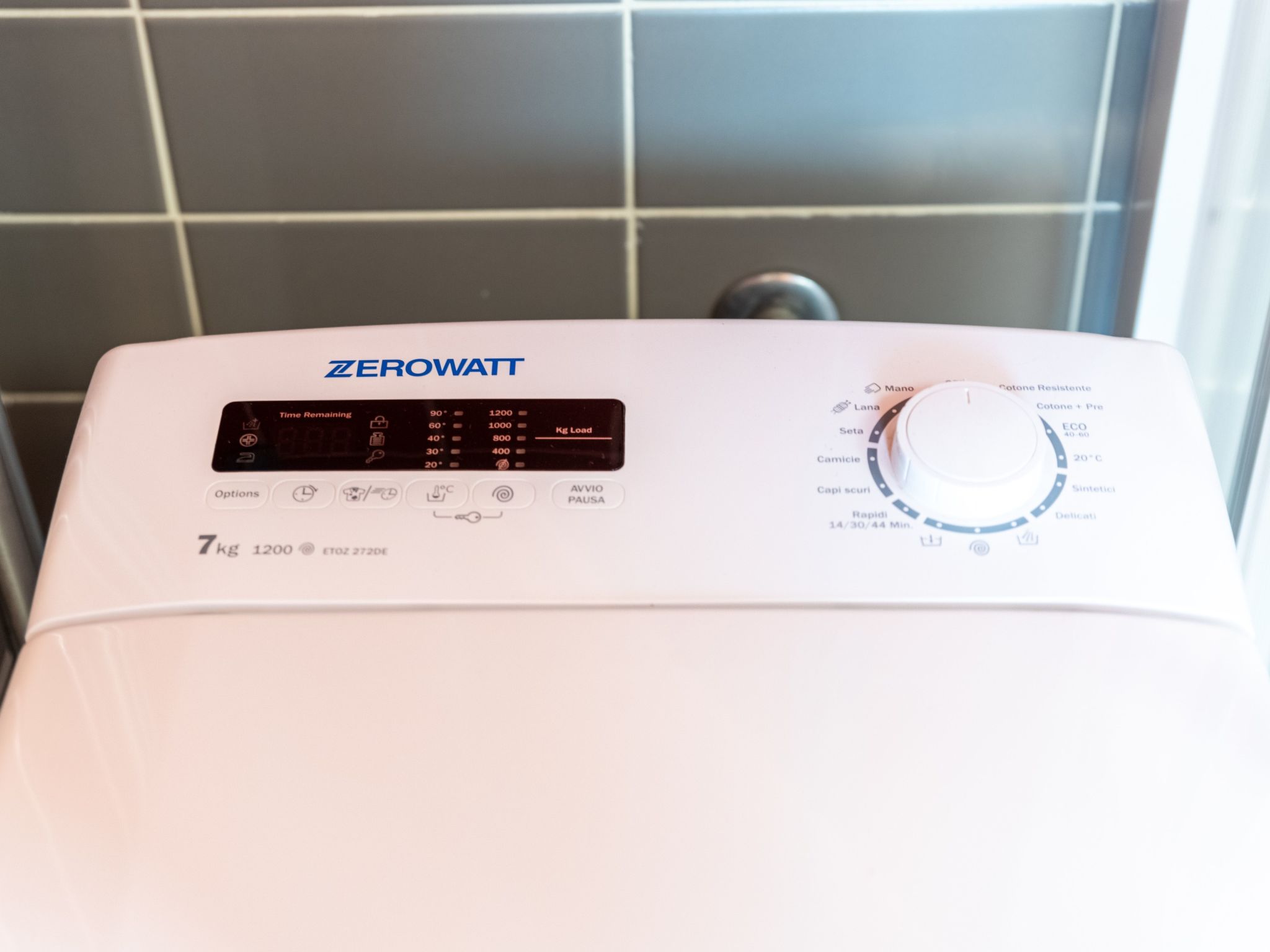 Charmantes Zimmer im Dachgeschoss mit Terrasse mit Meerblick.-Binnen