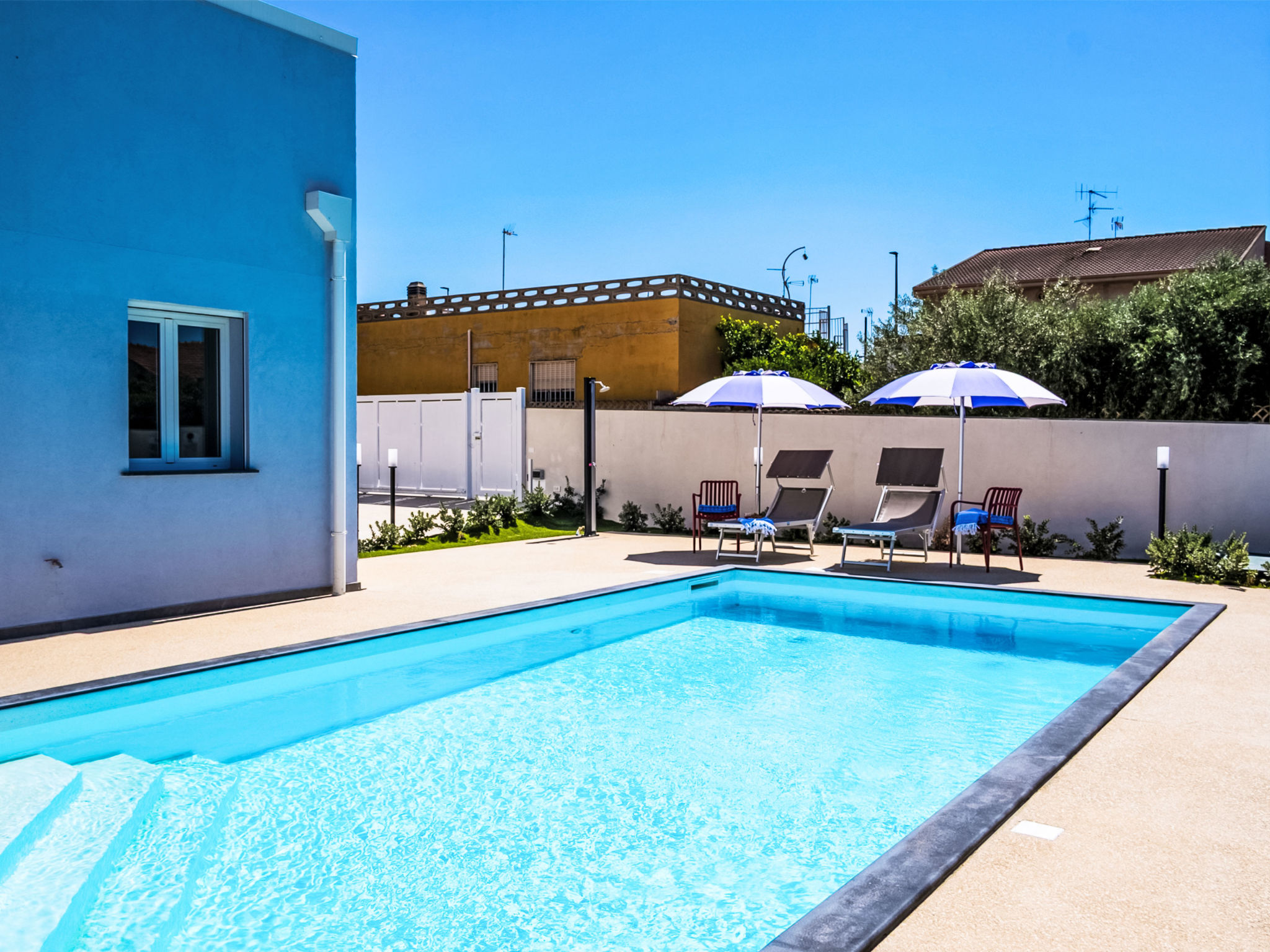 Casuzze with pool