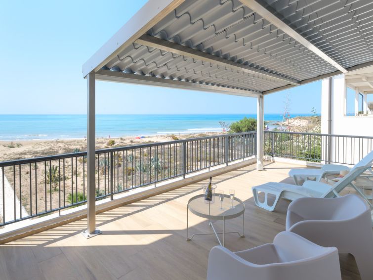 Vrijstaand vakantiehuis aan zee in het centrum van Marina di Ragusa in Marina di Ragusa